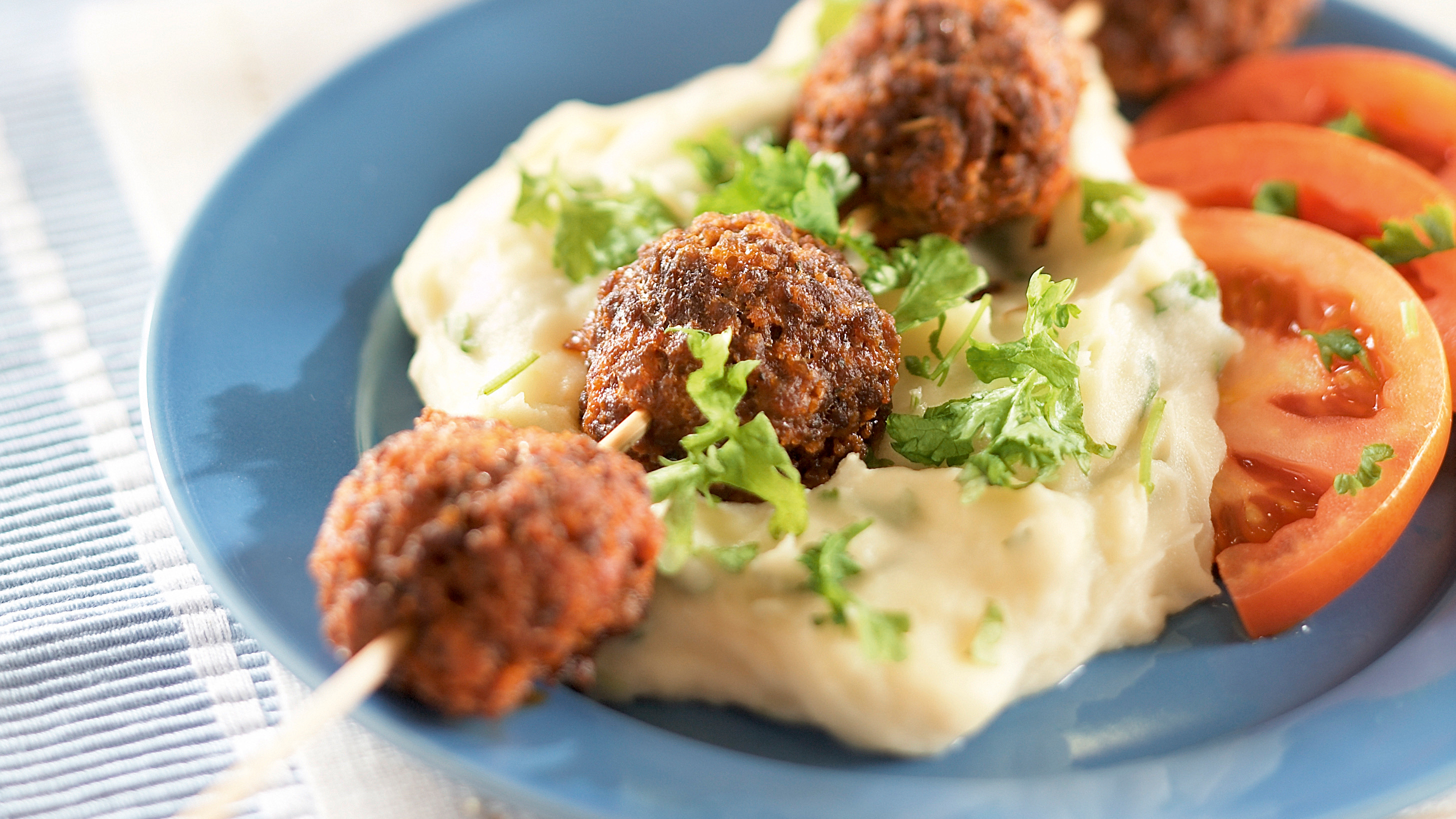 Helpot tomaattiset lihapyörykät