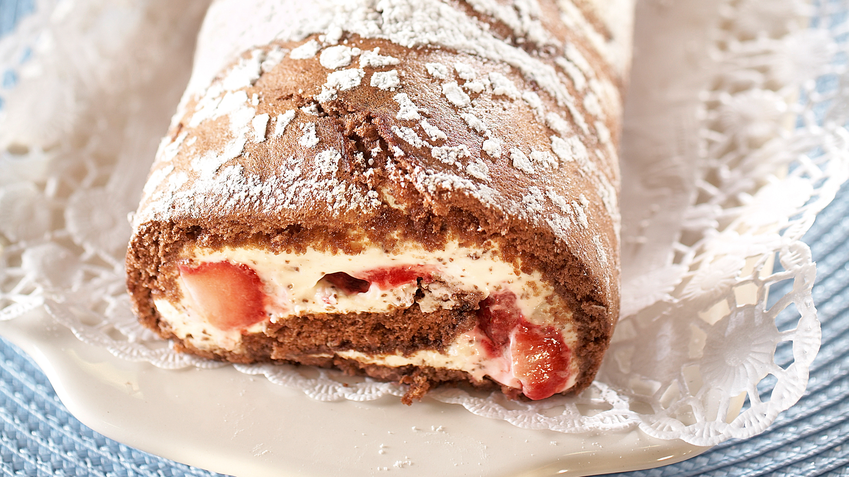 Marianne-mansikka kääretorttu