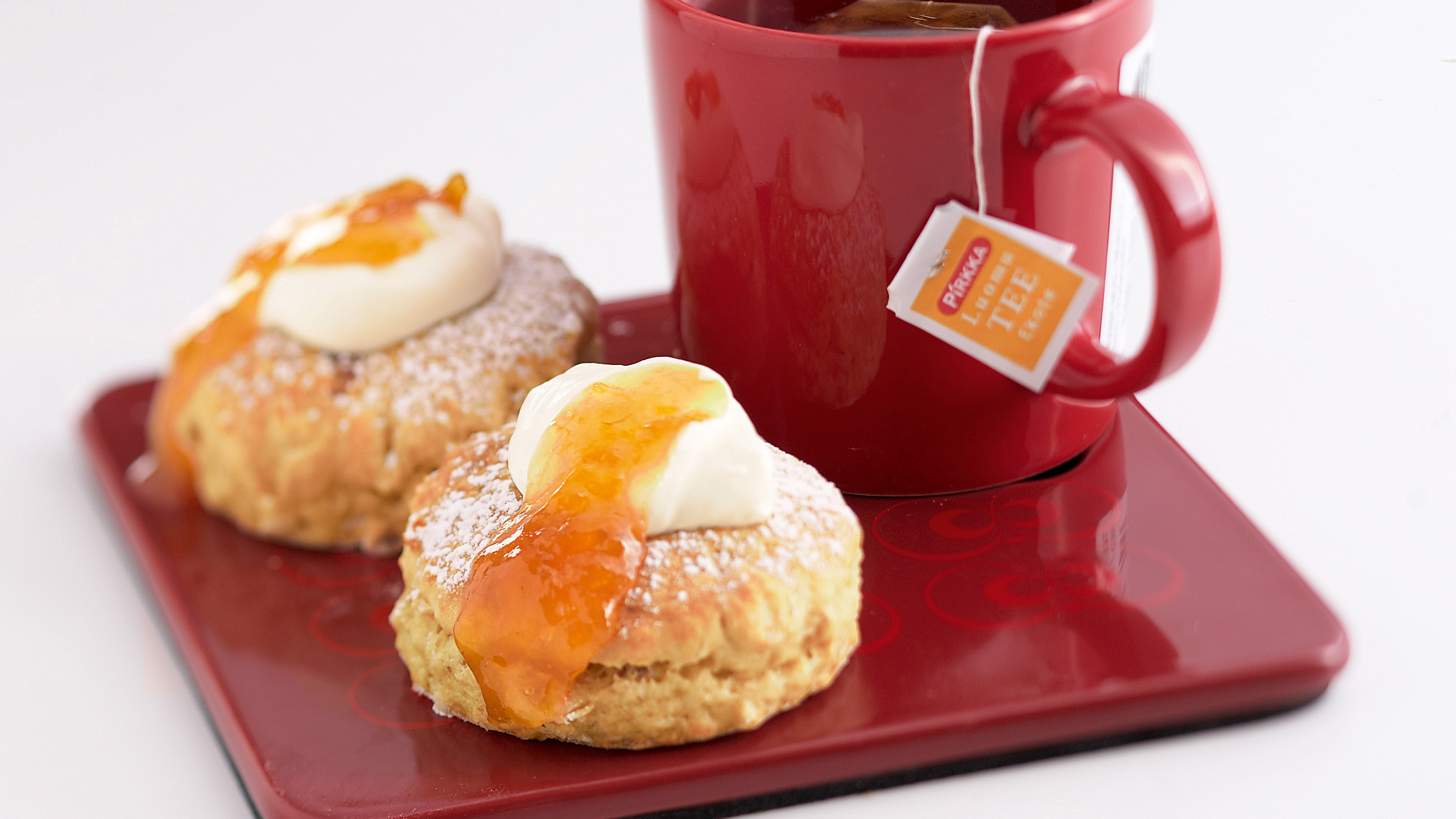 Hedelmä-pähkinäskonssit