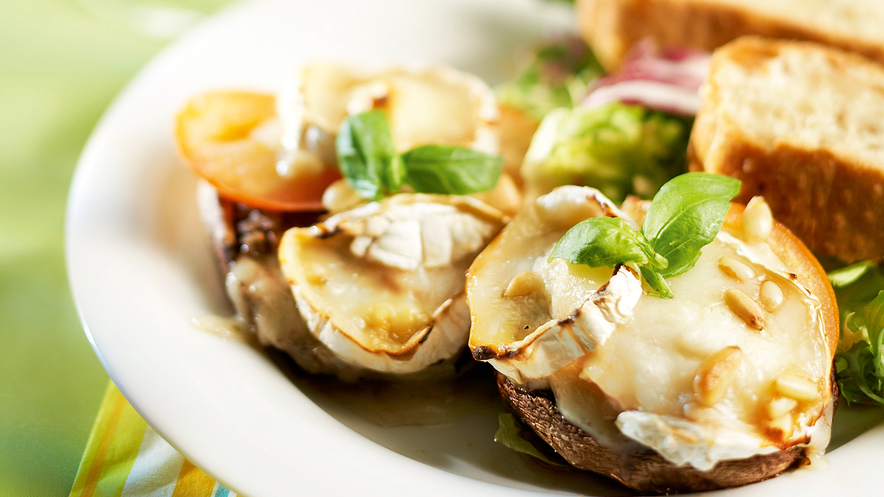 Vuohenjuustokuorrutteiset portobellot