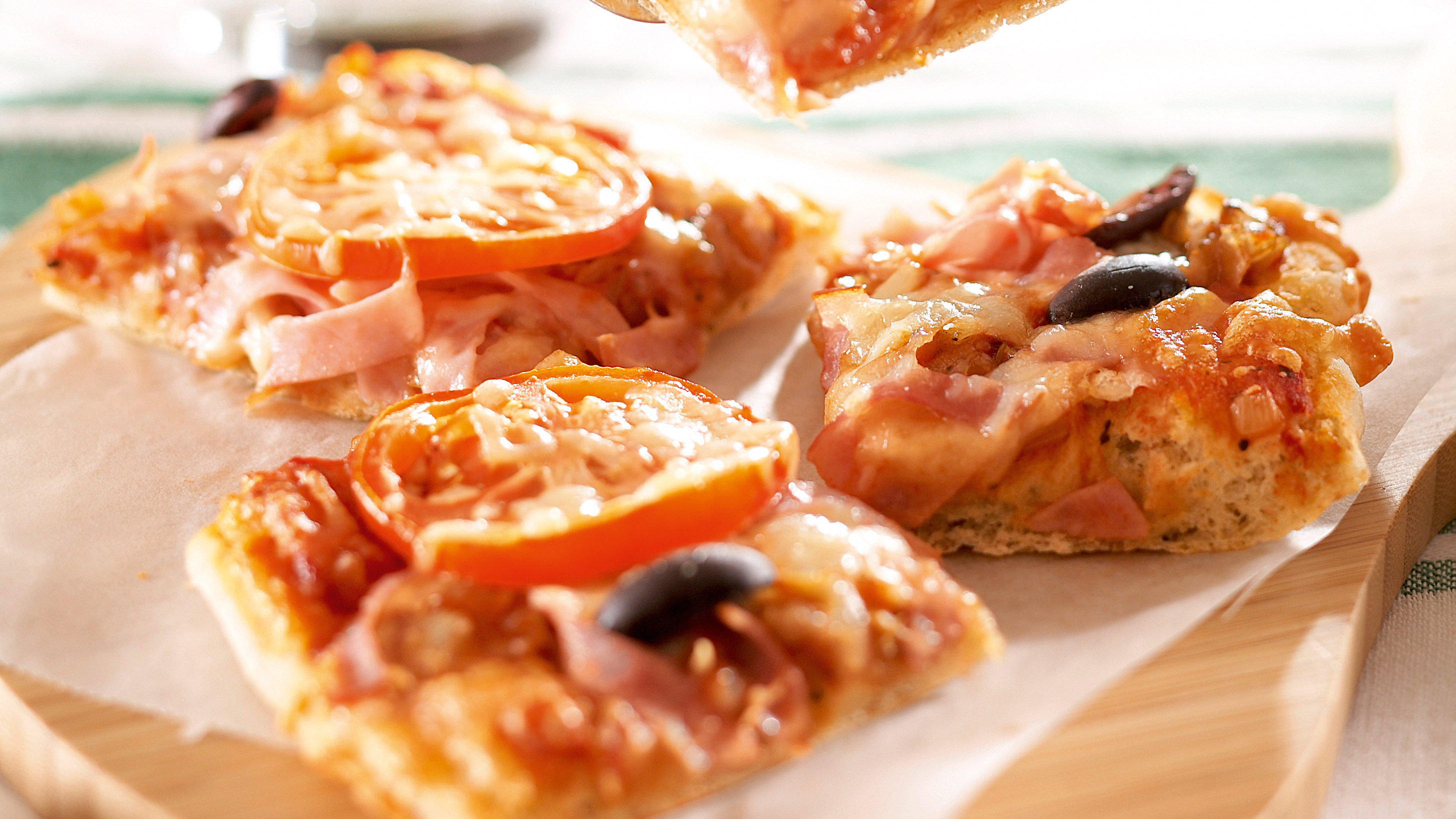 Sipuli-kinkkupizza, pellillinen