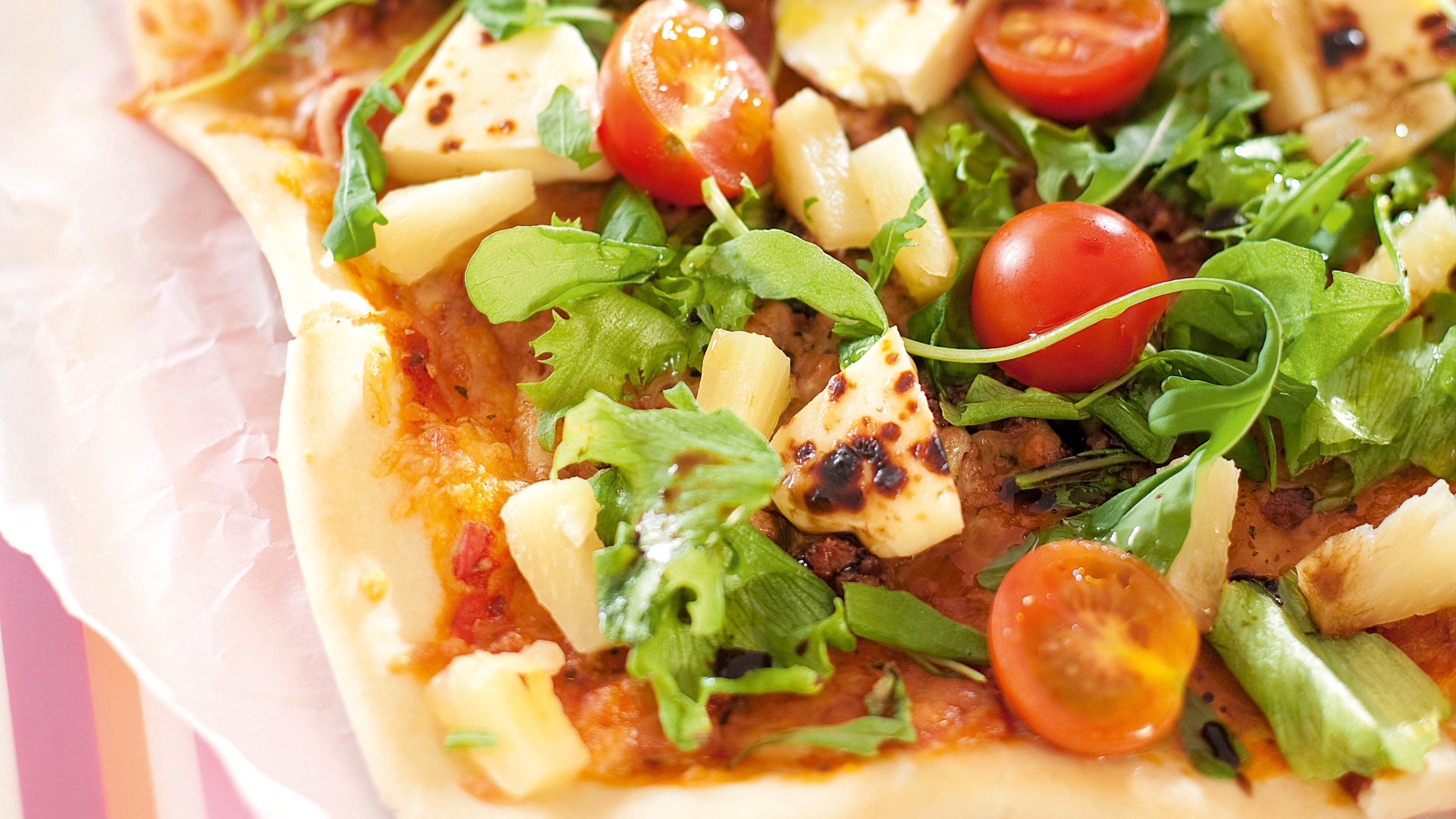 Salaattinen poro-juustopizza