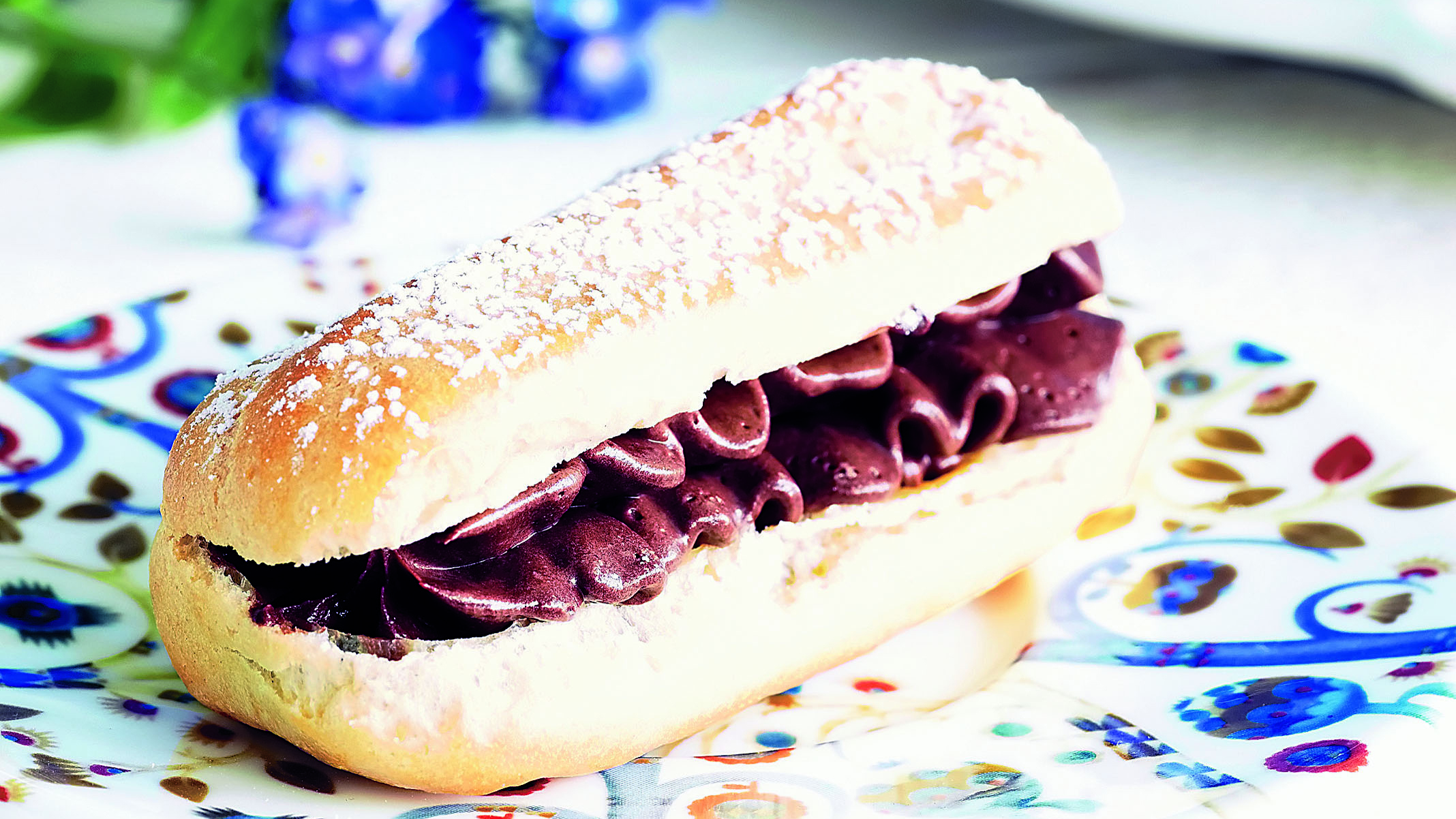 Suklaaéclairit eli suklaavaahto-tuulihatut