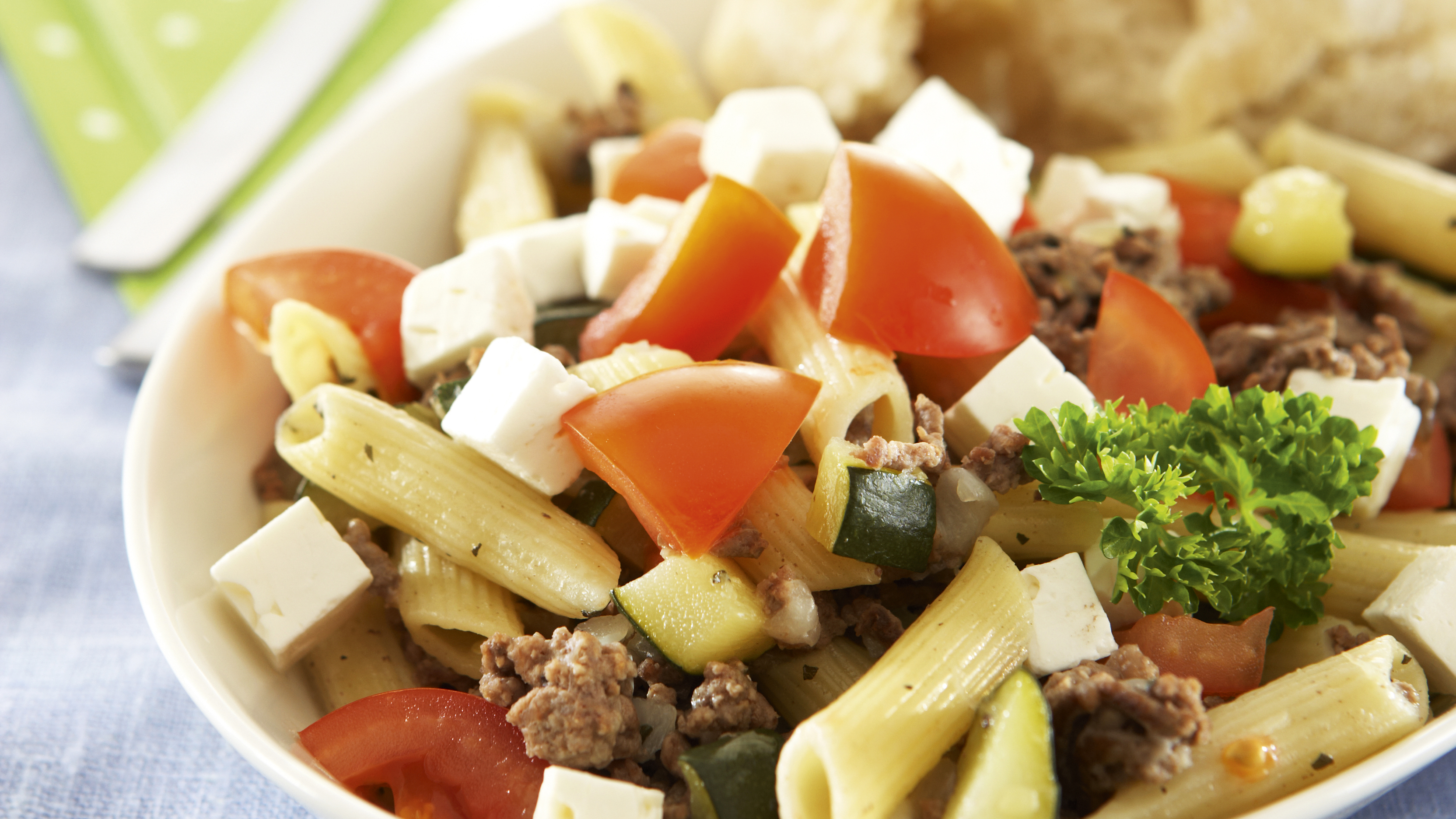 Jauheliha-kasvispasta