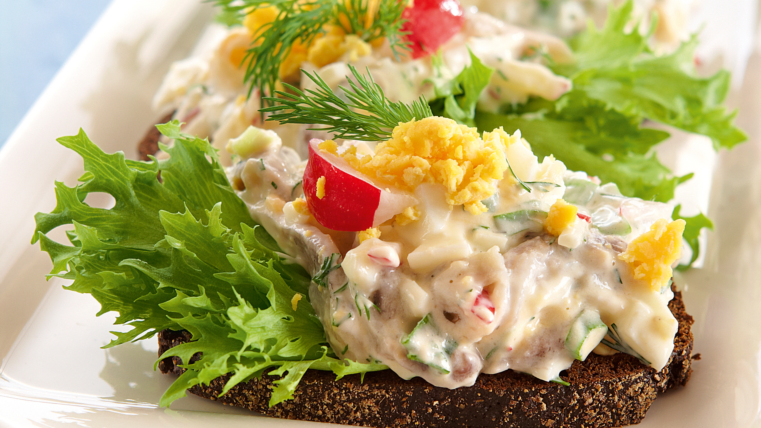 Kesäinen sillisalaatti