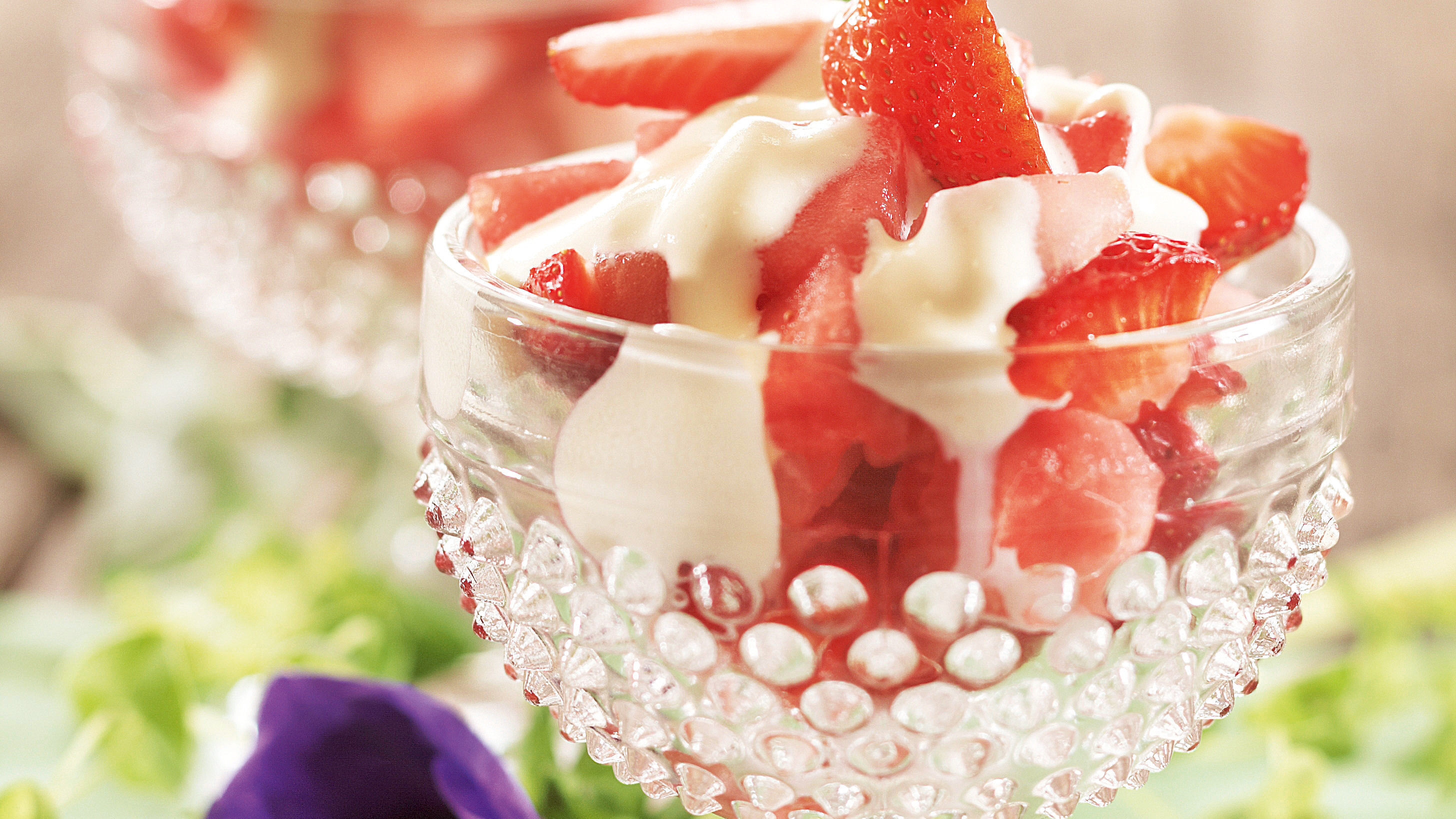 Mansikka-melonisalaatti