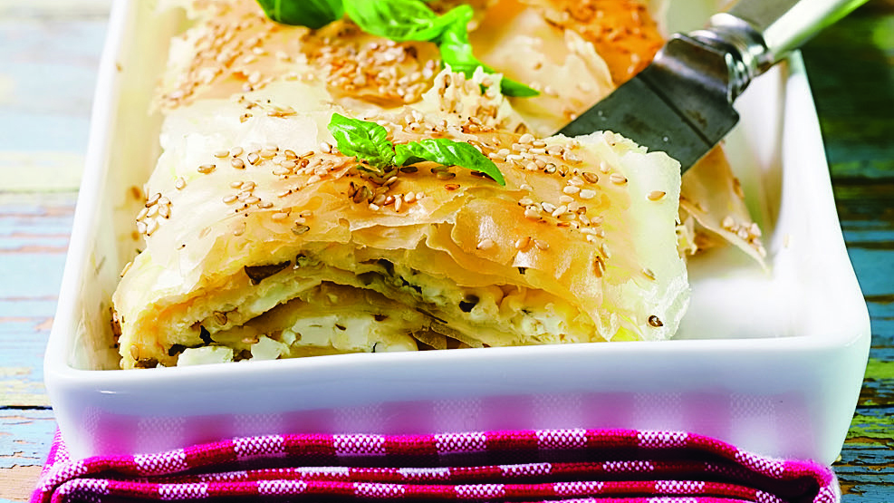 Yrttinen feta-filotaikinarulla