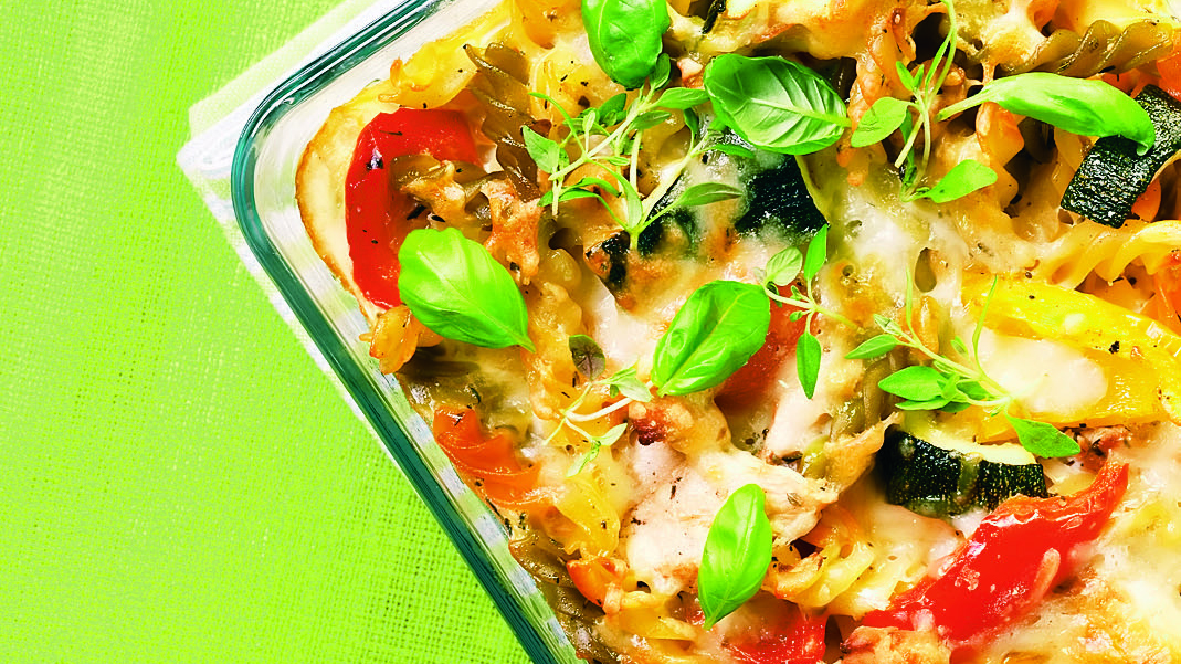 Värikäs broileri-kasvisuunipasta