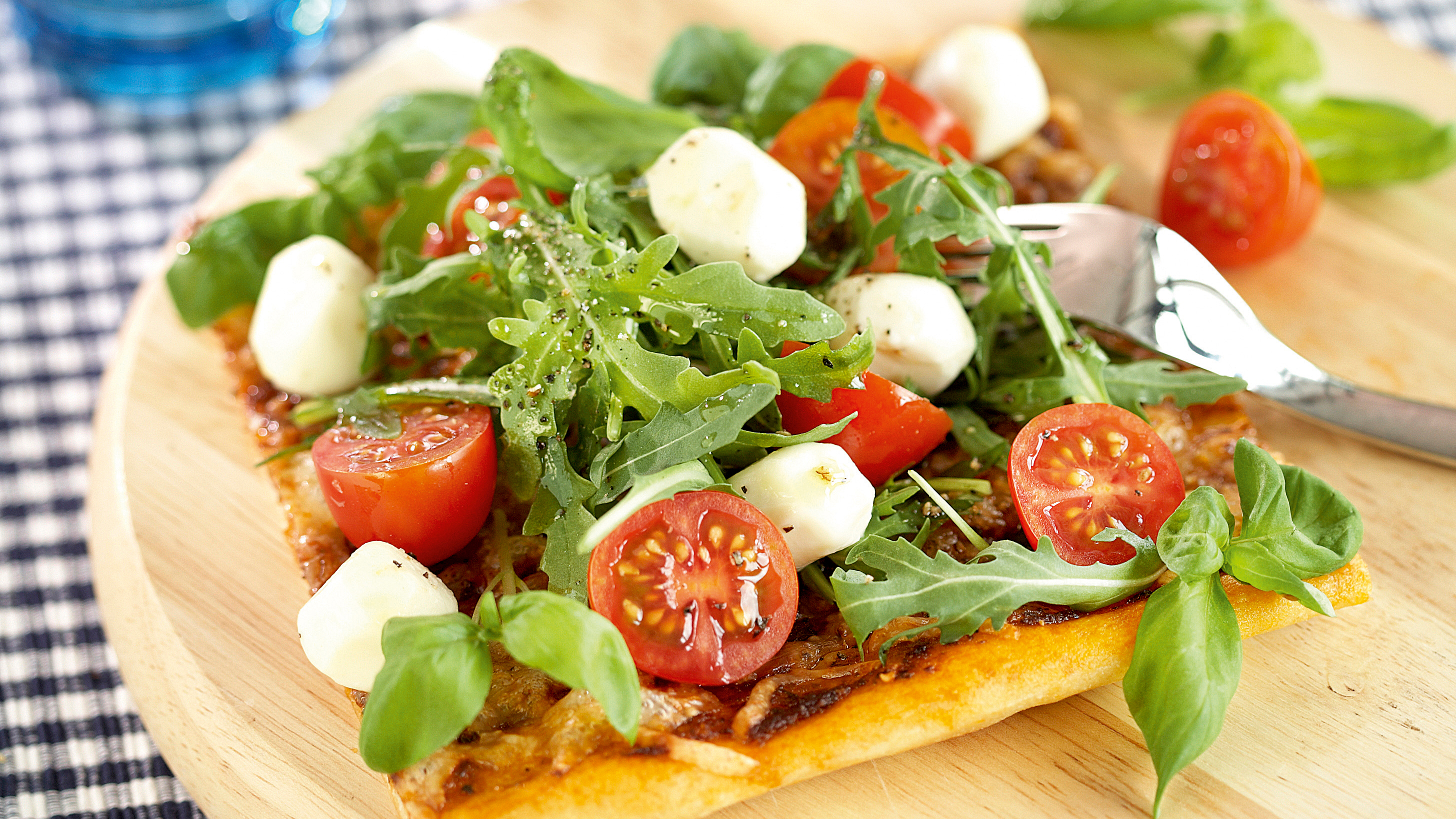 Mozzarella-rucolapizza