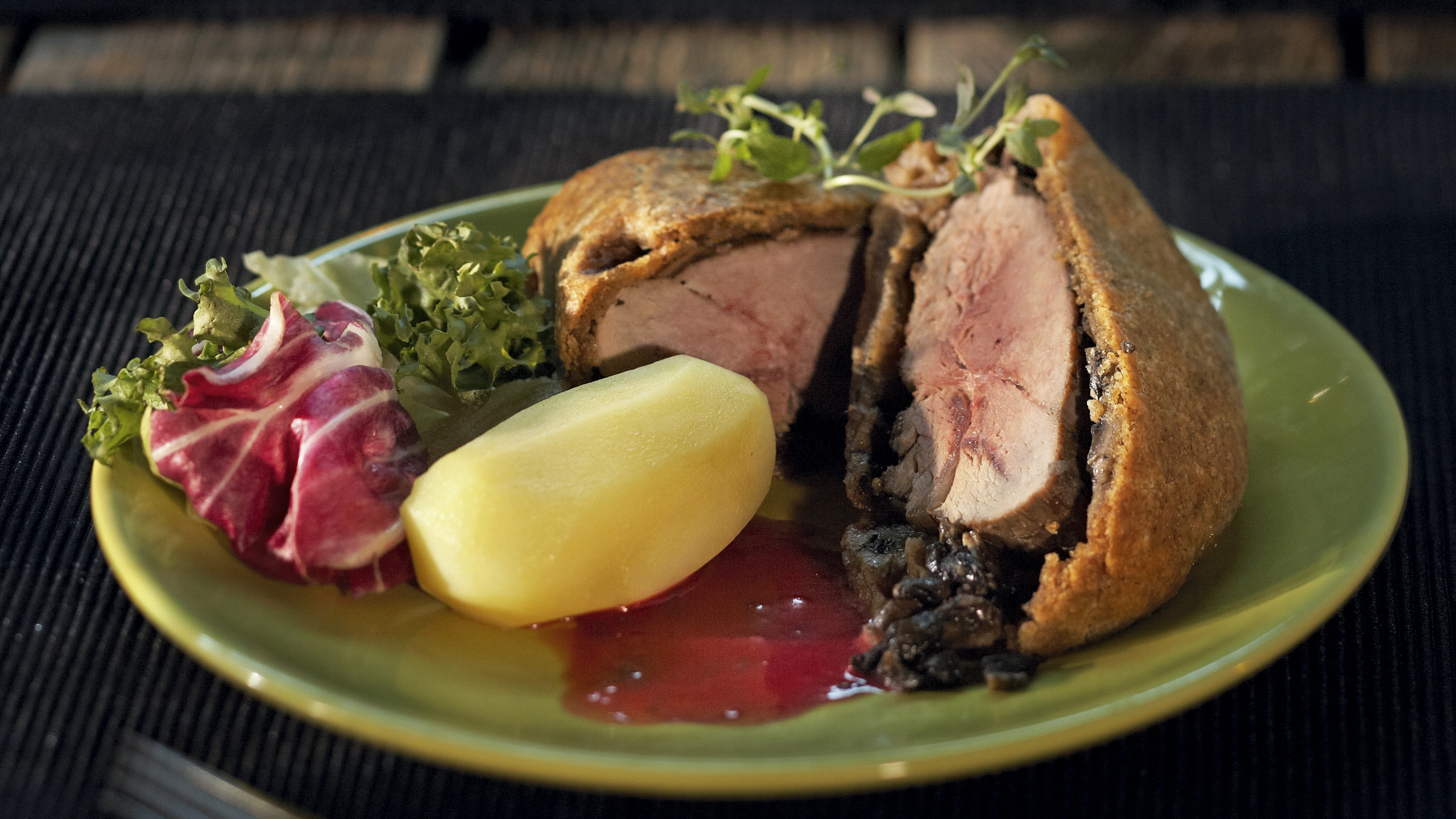 Karitsan paahtopaistit Wellingtonin tapaan