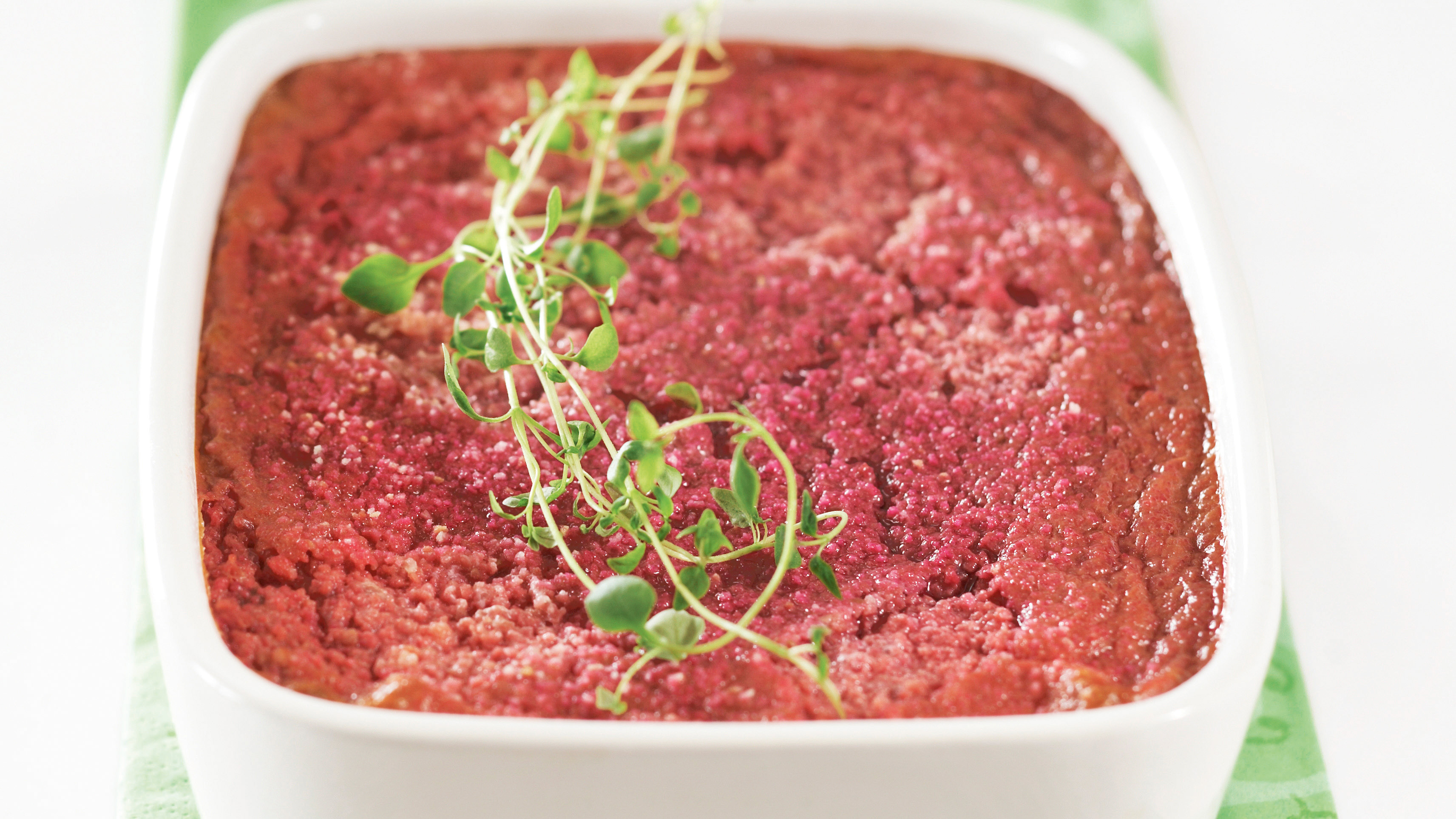 Punajuuri-mannalaatikko