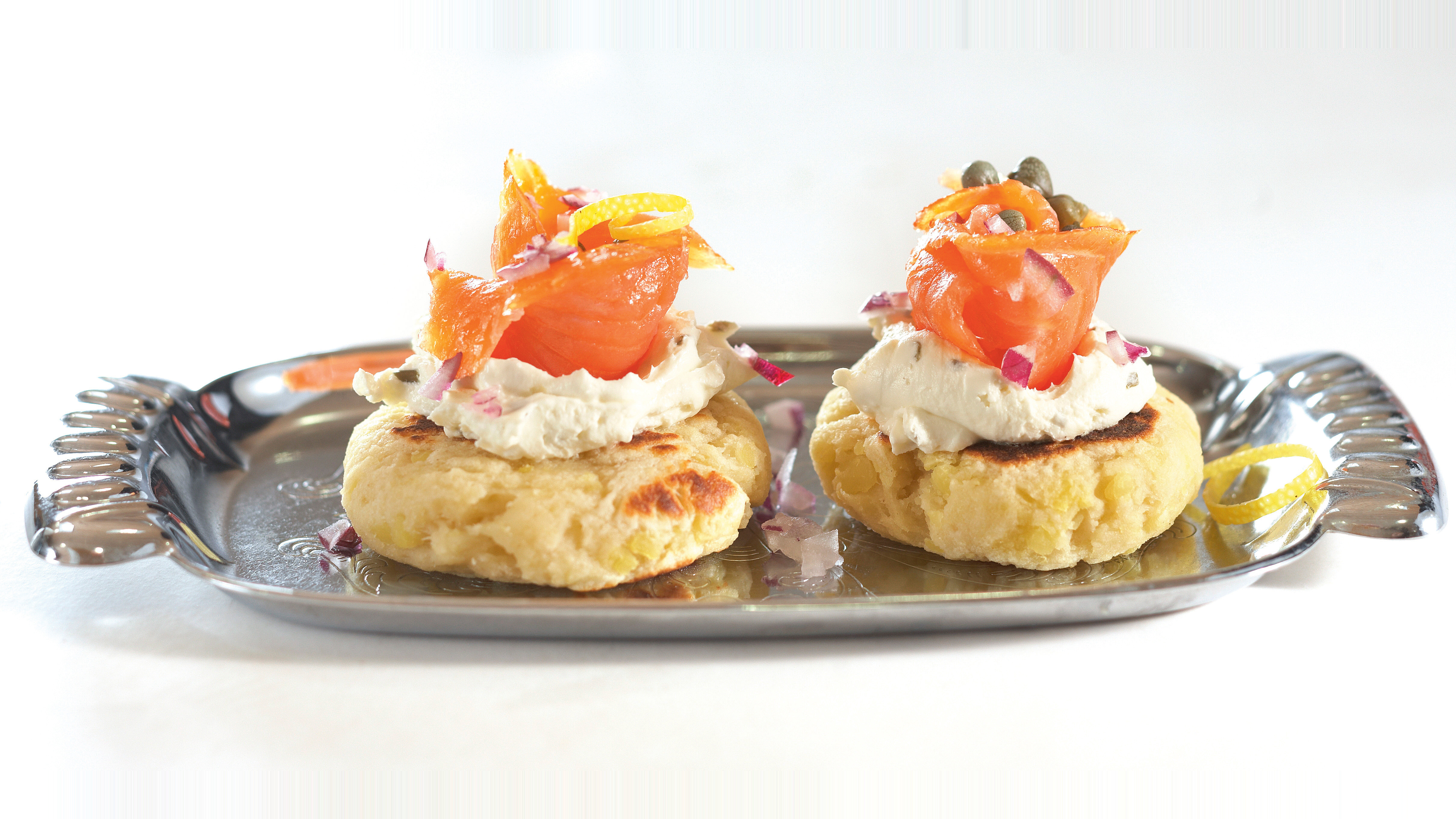 Perunaleipäset ja lohi-juustotäyte