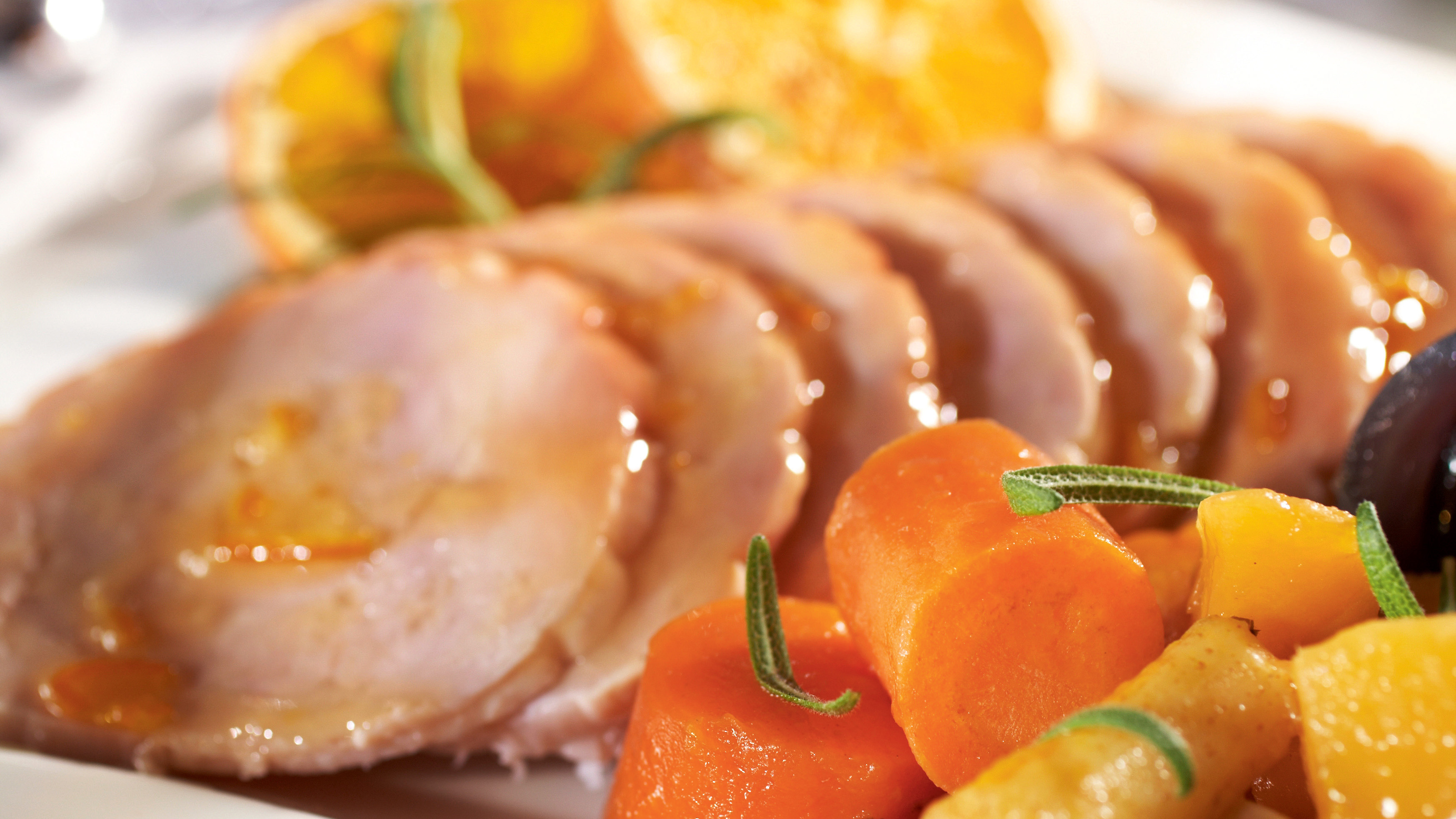 Appelsiinikalkkuna ja rosmariinijuurekset