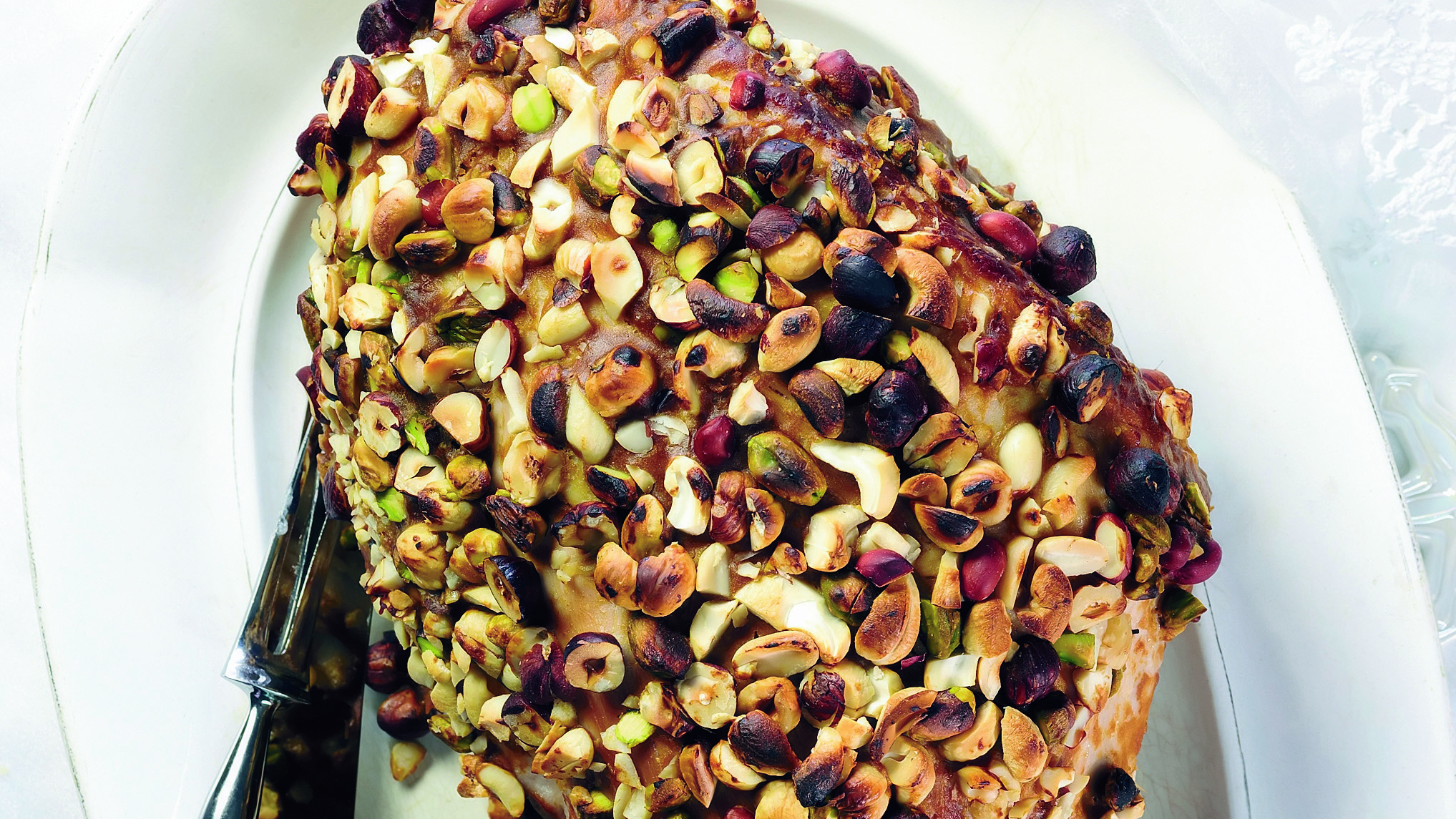 Pähkinäkuorrutettu joulukinkku