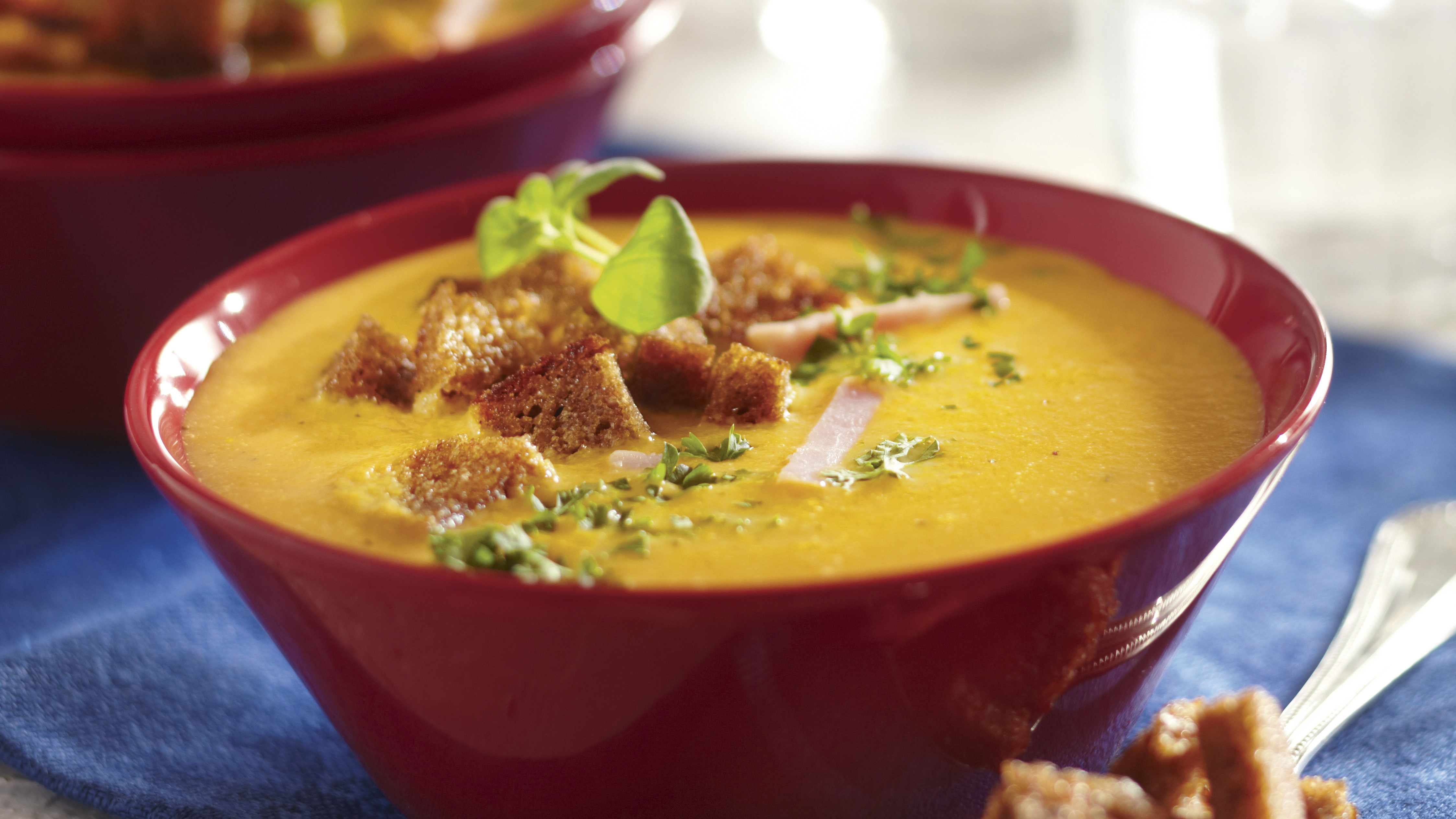 Nopea juuressose-kinkkukeitto