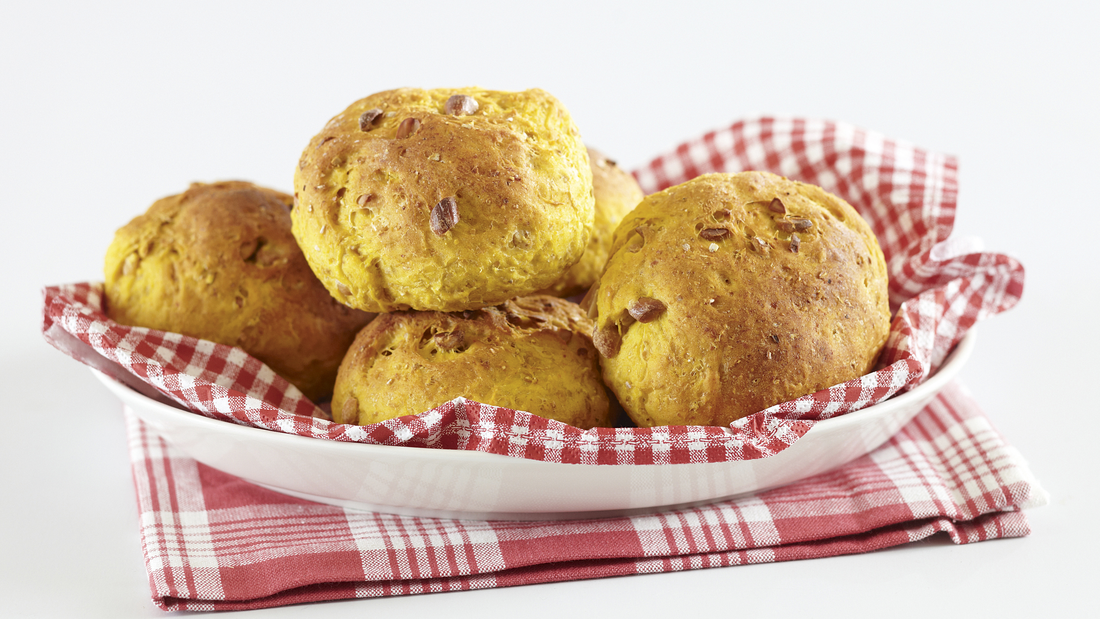 Pähkinäiset porkkanasämpylät