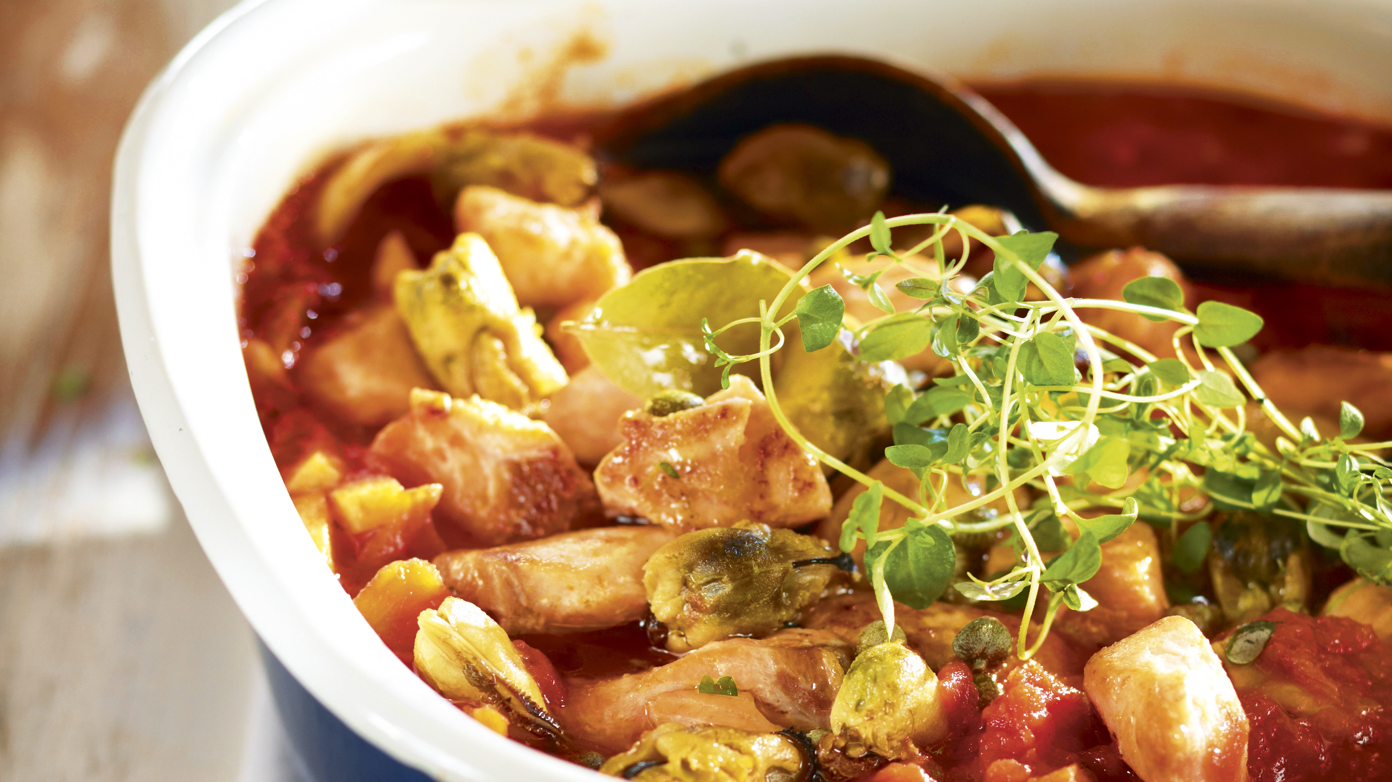 Lohipata bouillabaissen tapaan