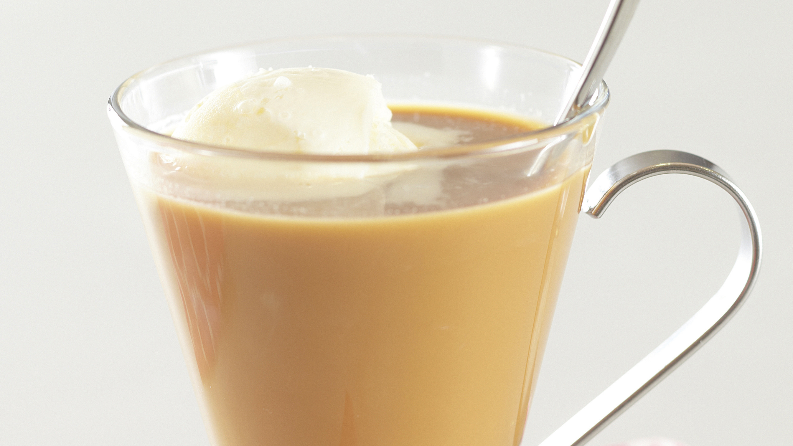 Kinuskinen jäätelökahvi