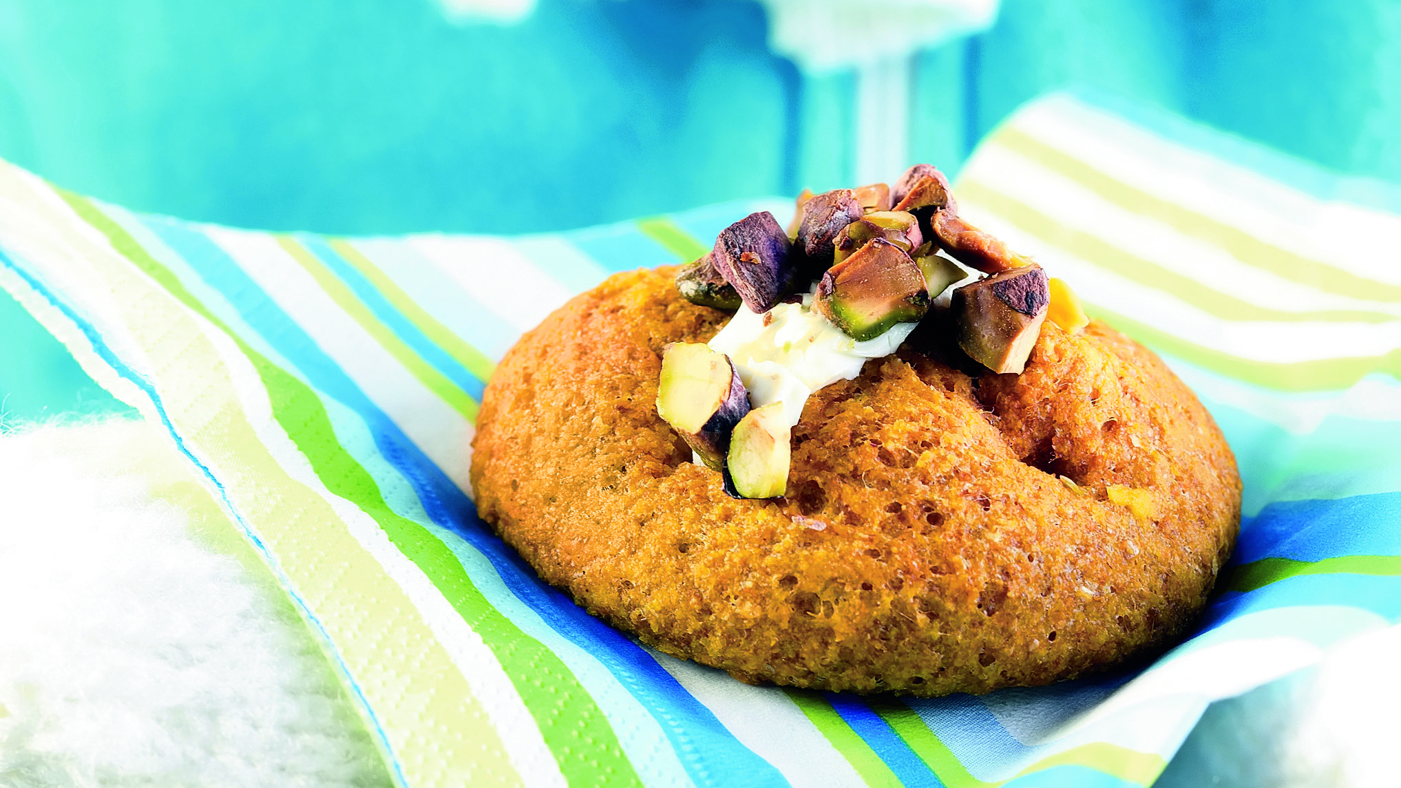 Juustotäytteiset porkkanasämpylät