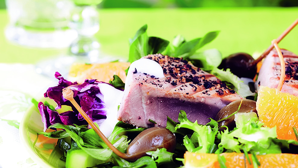 Tonnikalapippuripihvit ja limejogurttia