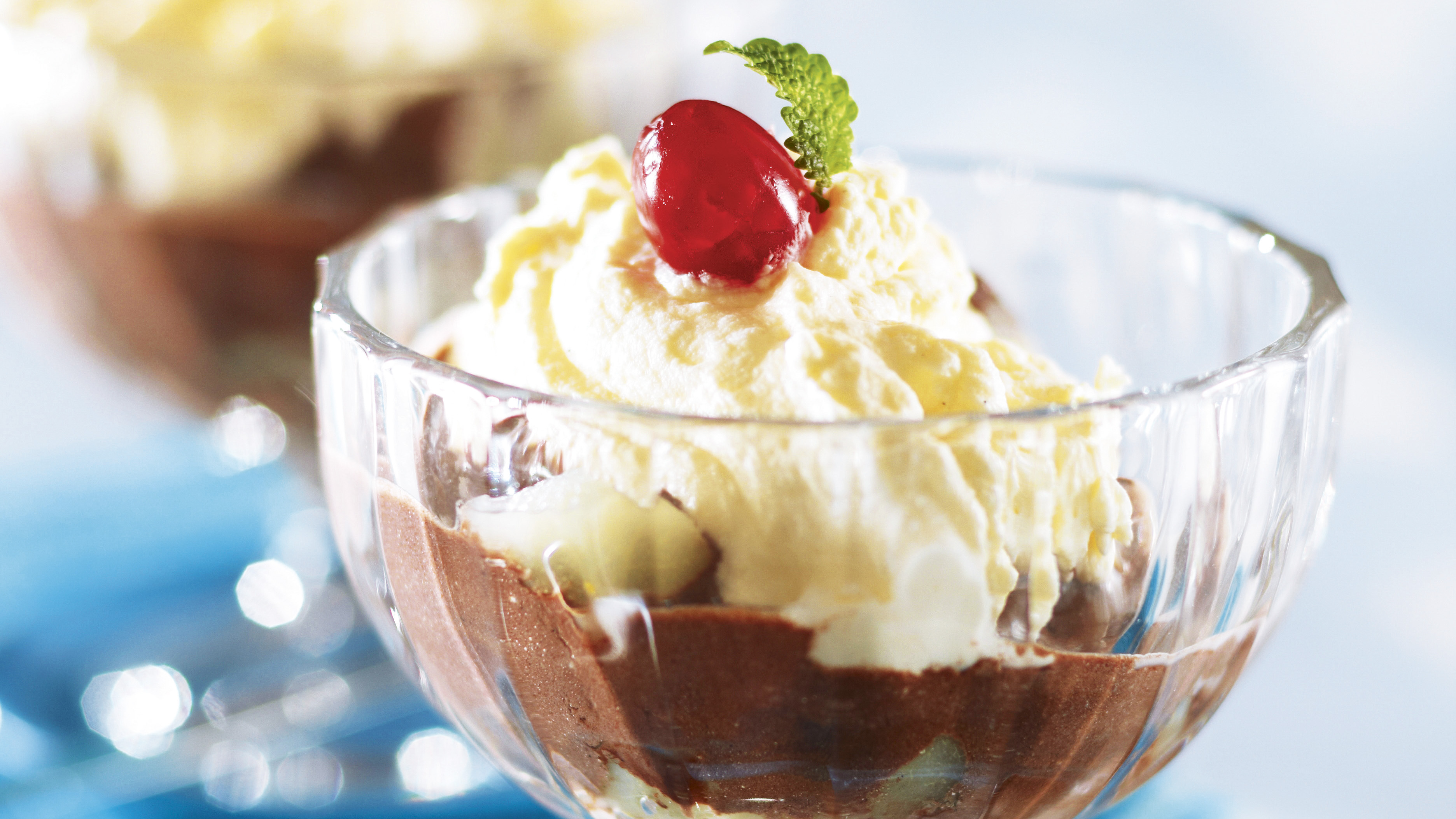 Päärynöitä ja suklaajogurttia