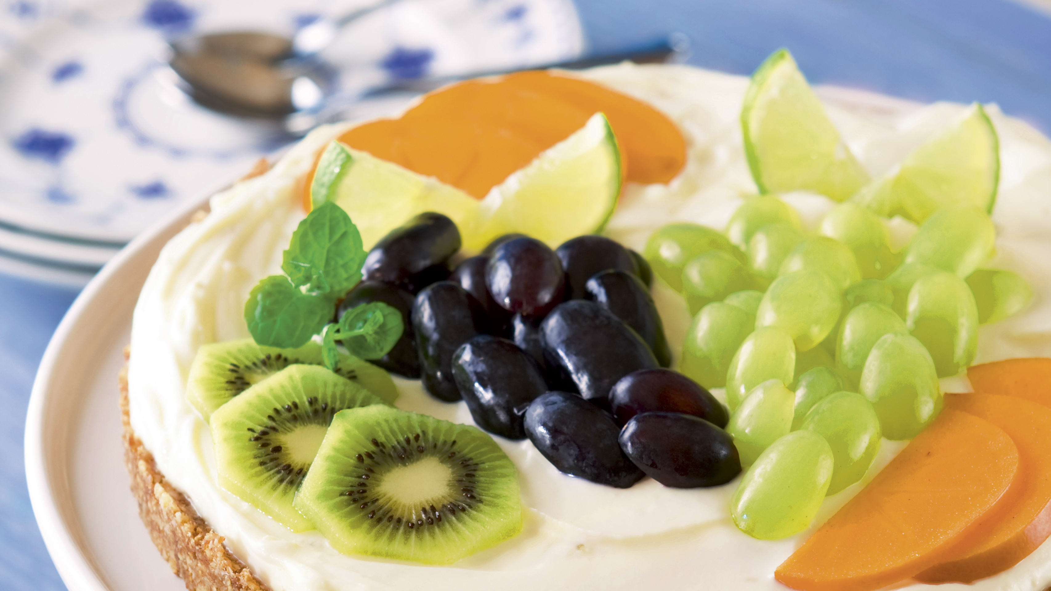 Pähkinä-viikunatorttu raakakakkupohjalla