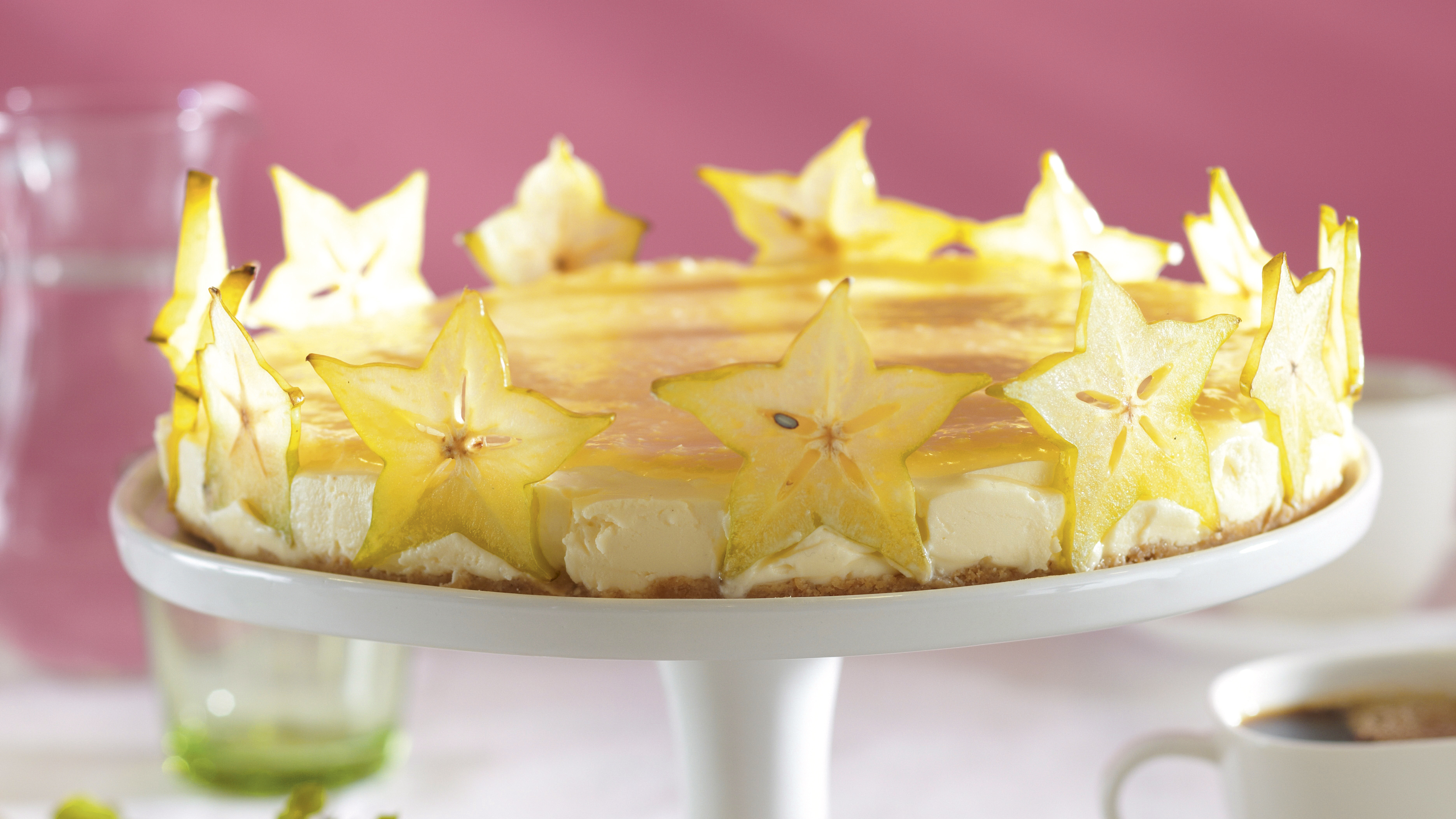 Valkosuklaa-kookoskinuskikakku