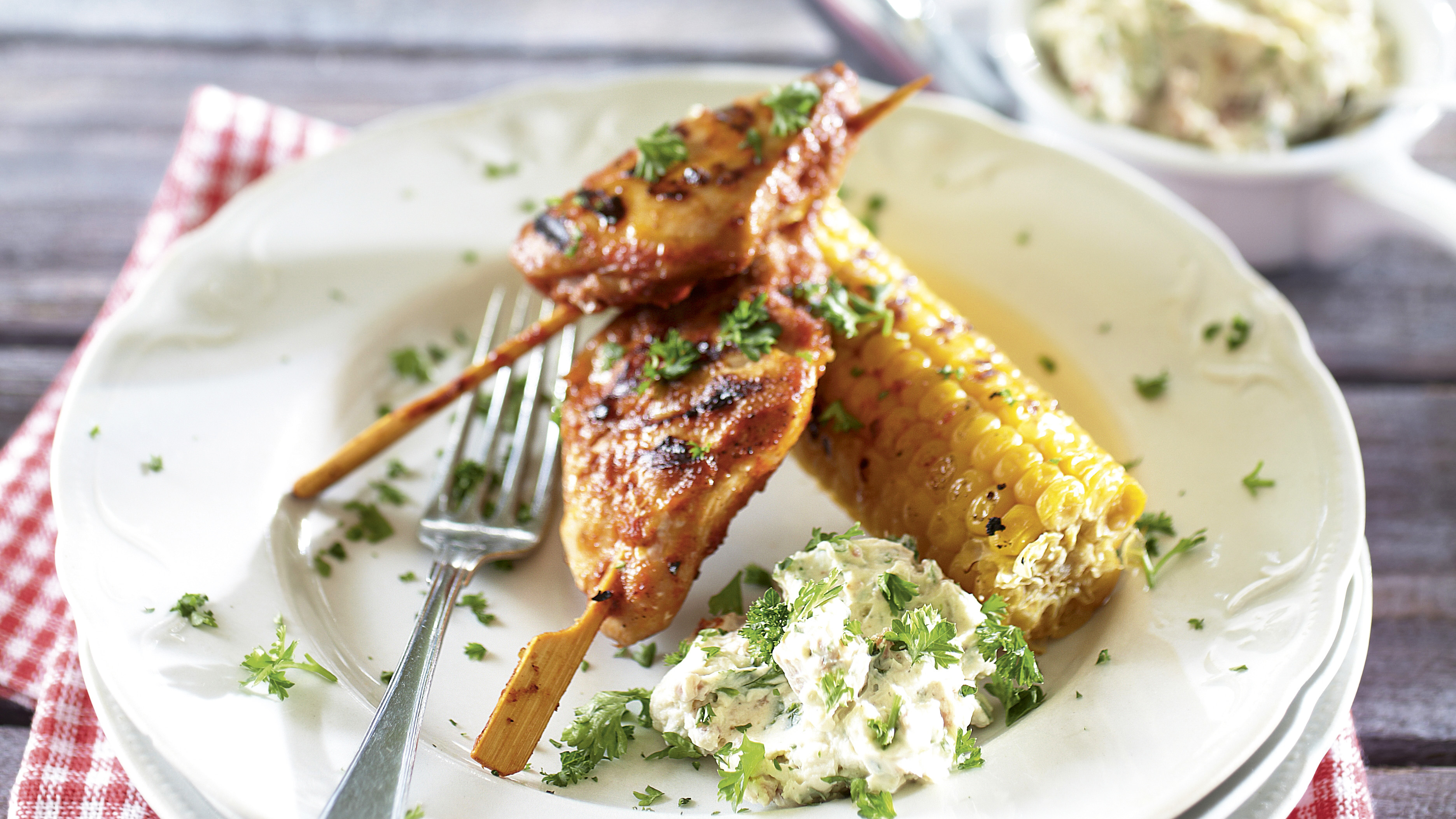 Juusto-pekonitahna ja maissintähkät