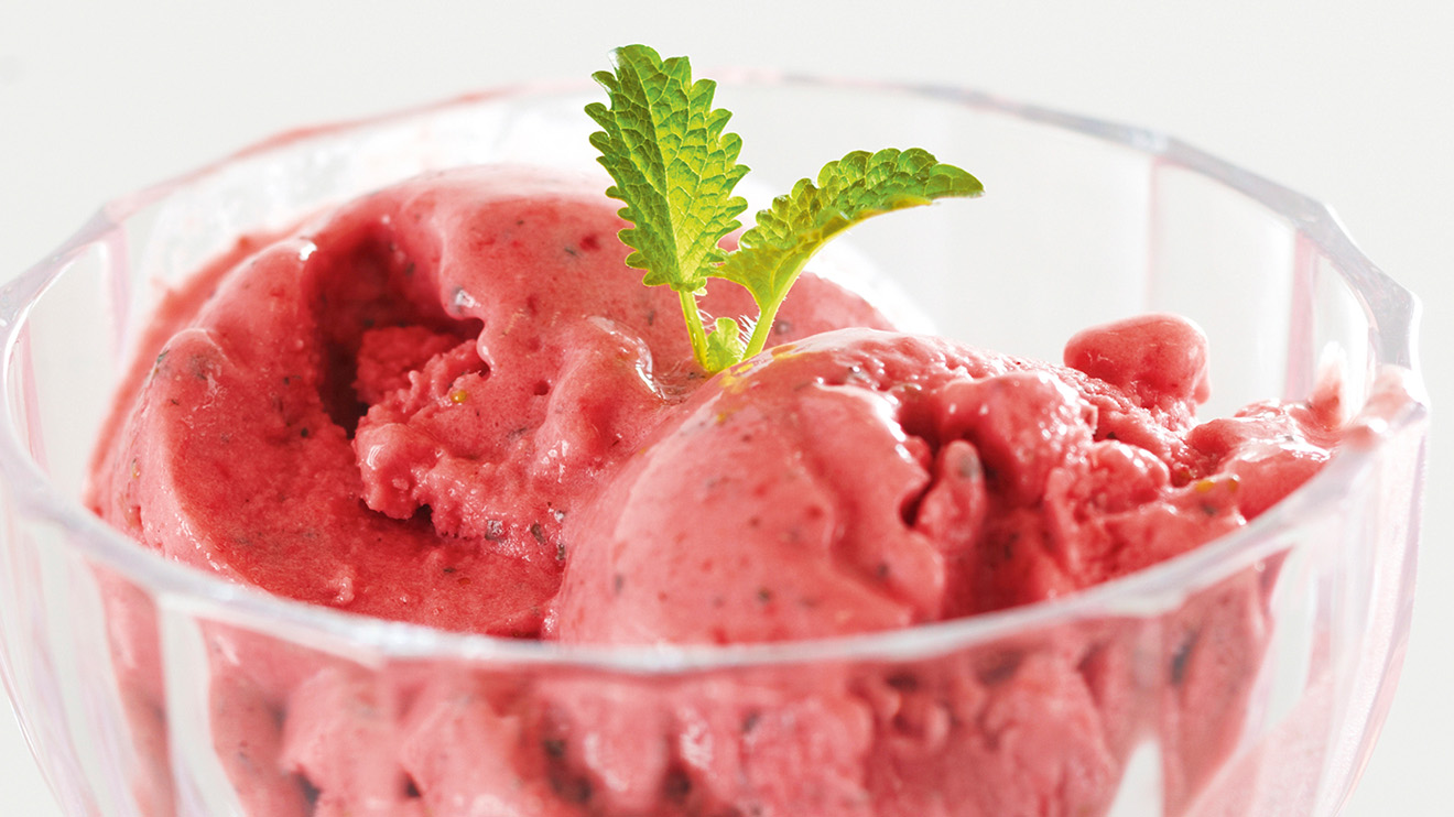 Nopea mansikkajäätelö