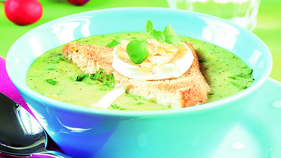 Vuohenjuustogratinoitu parsakaalikeitto