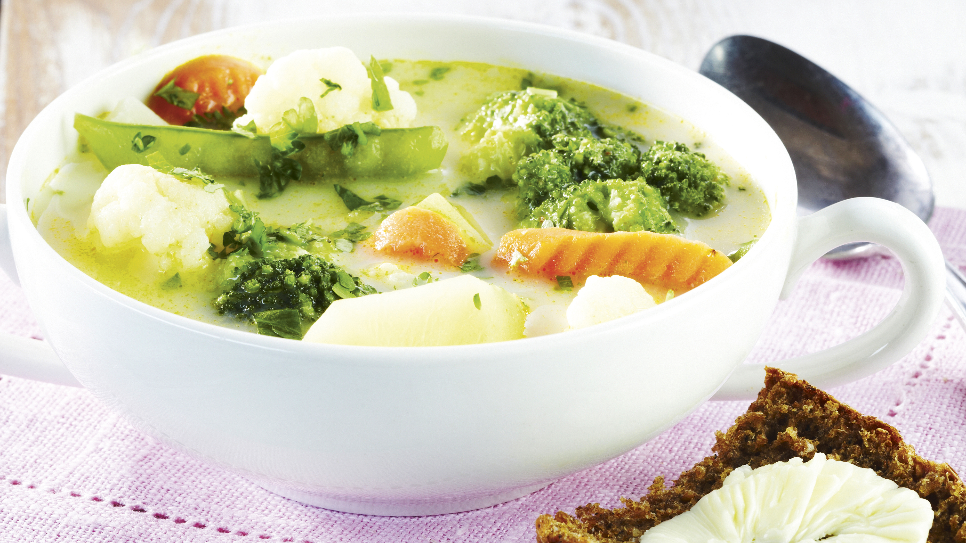 Kukkavihannes-juustokeitto