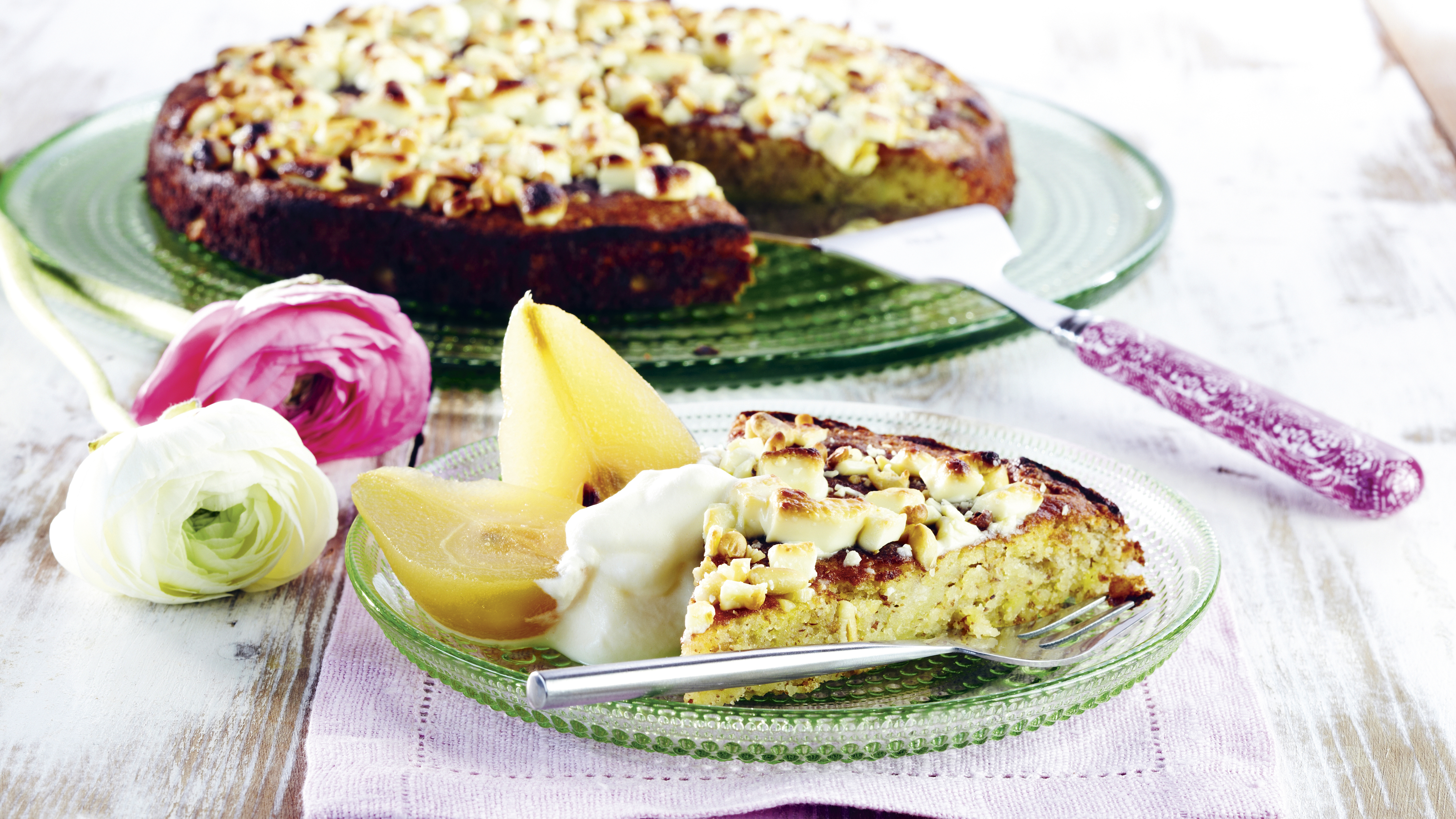 Valkosuklaakuorrutettu mantelitorttu 