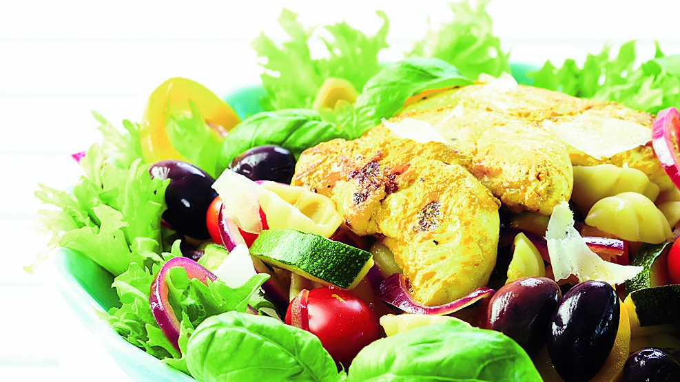 Lämmin broileri-pastasalaatti