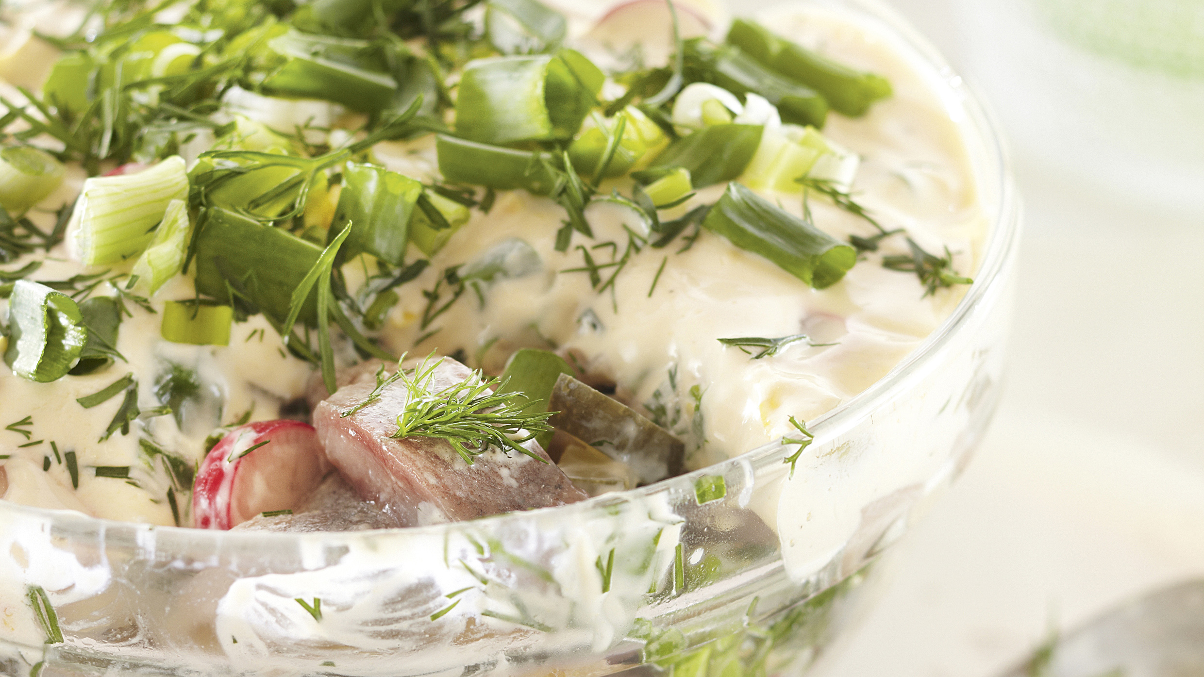 Ruotsalainen peruna-sillisalaatti