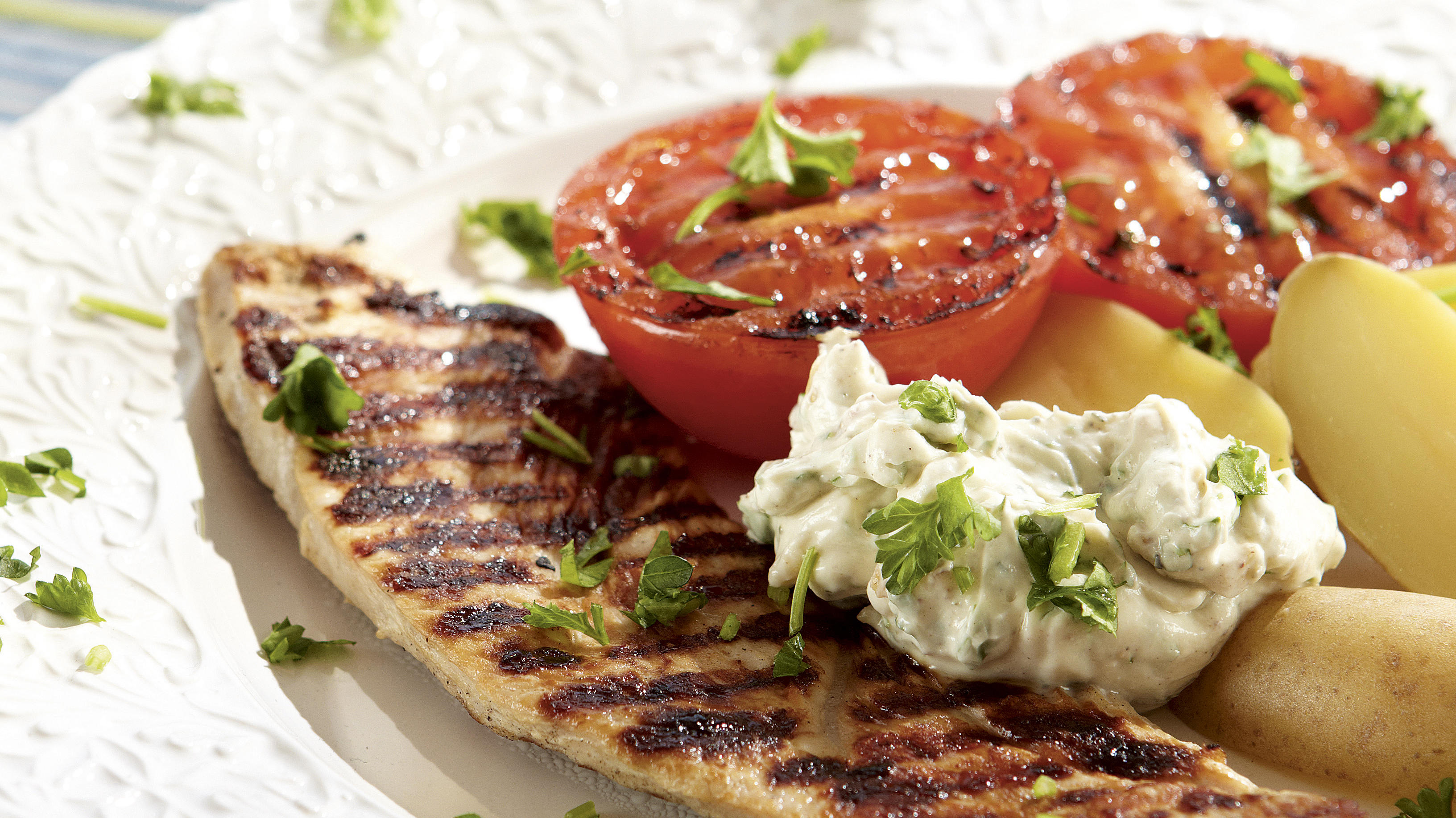 Kalkkunapihvit ja yrtti-pähkinäjuustoa