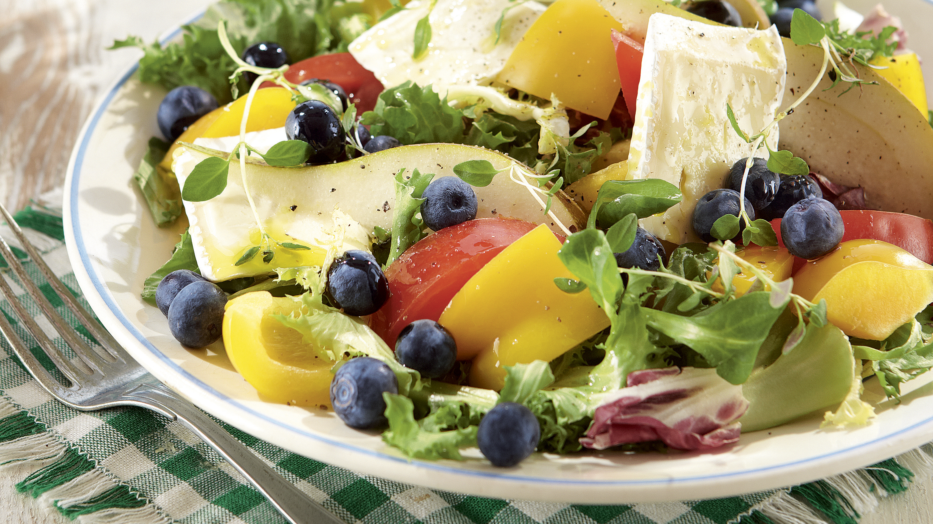 Mustikkainen briesalaatti