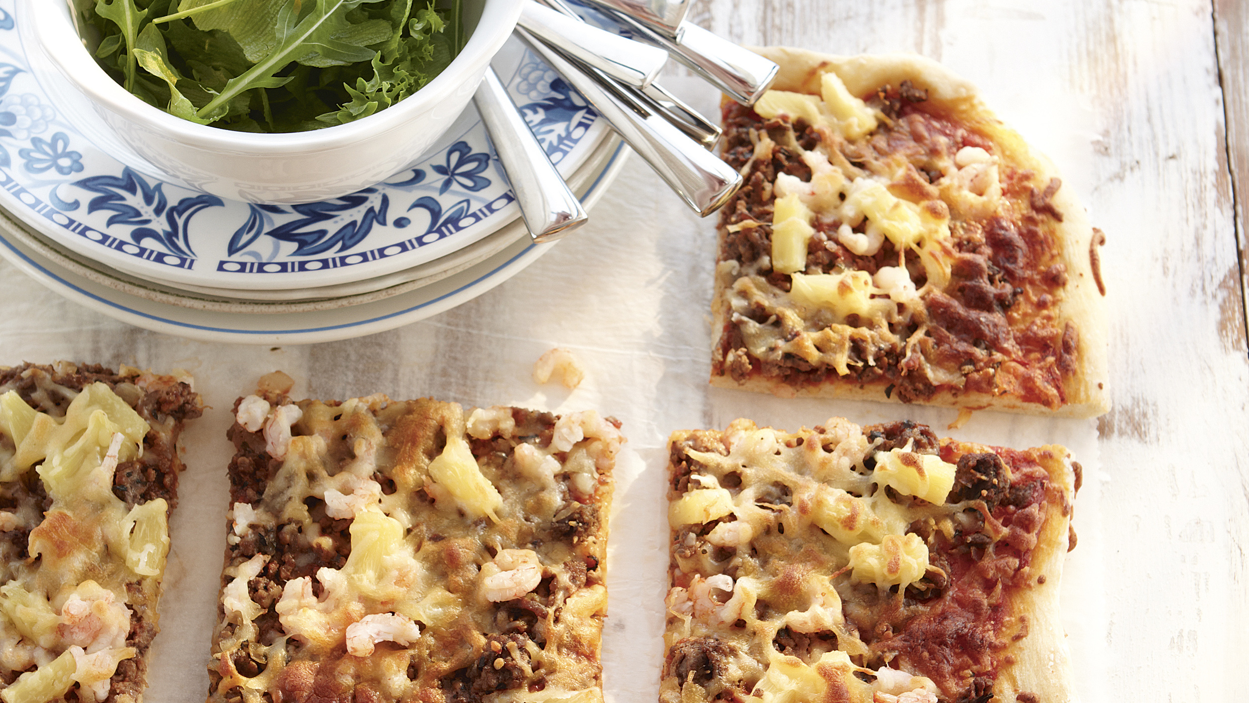 Kummipojan jauhelihapizza, pellillinen