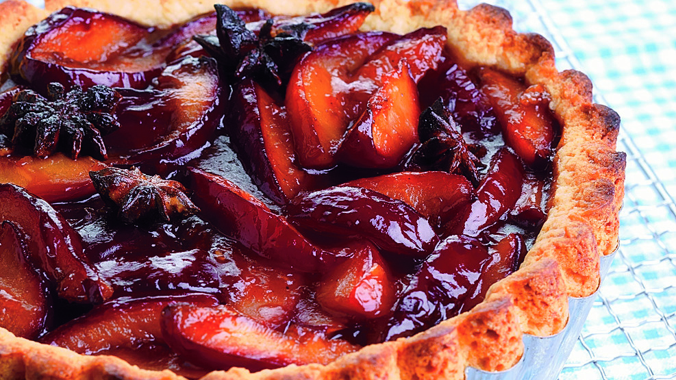 Luumu-tähtianispiirakka