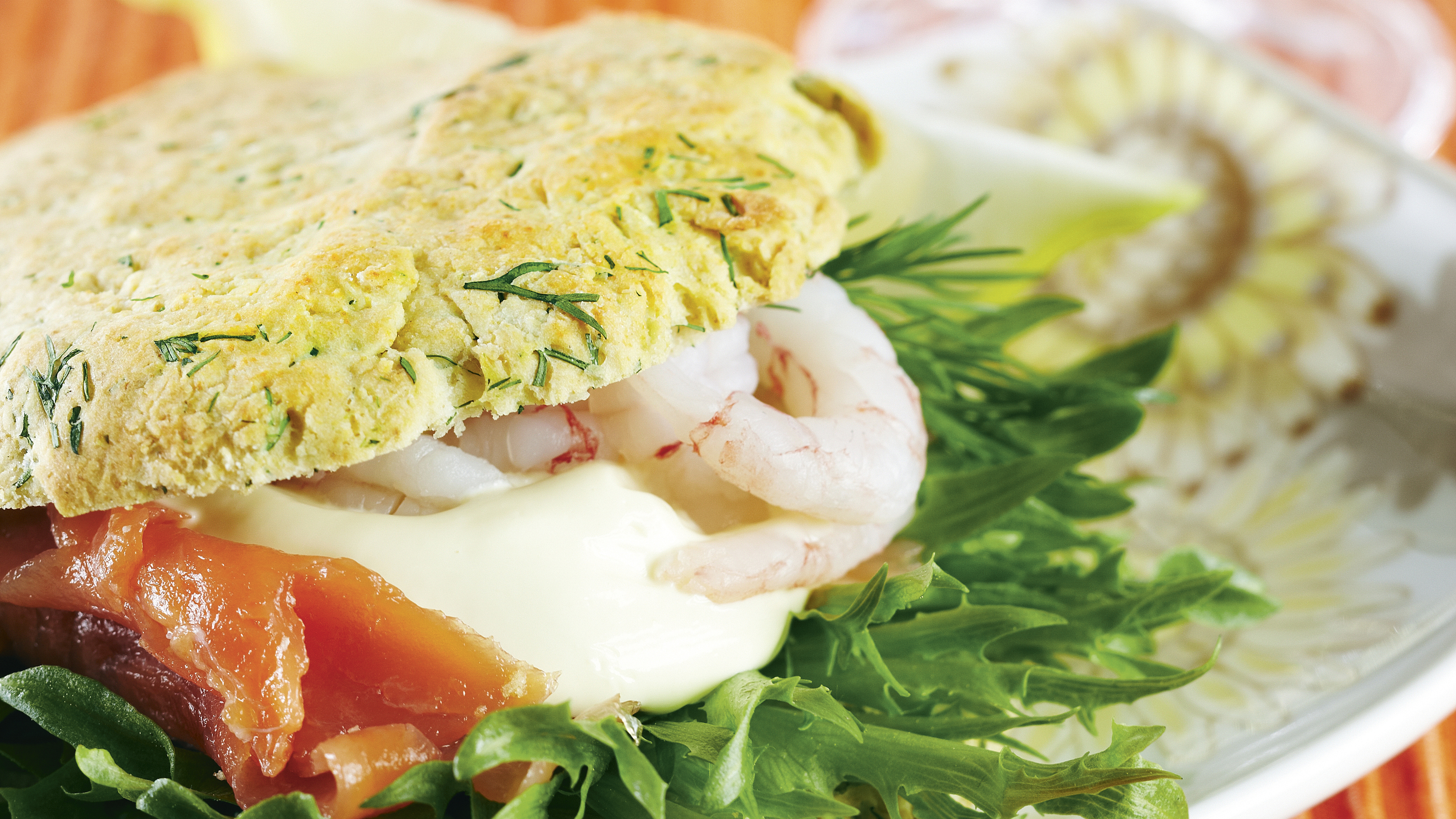 Tilliskonssit lohi-katkaraputäytteellä