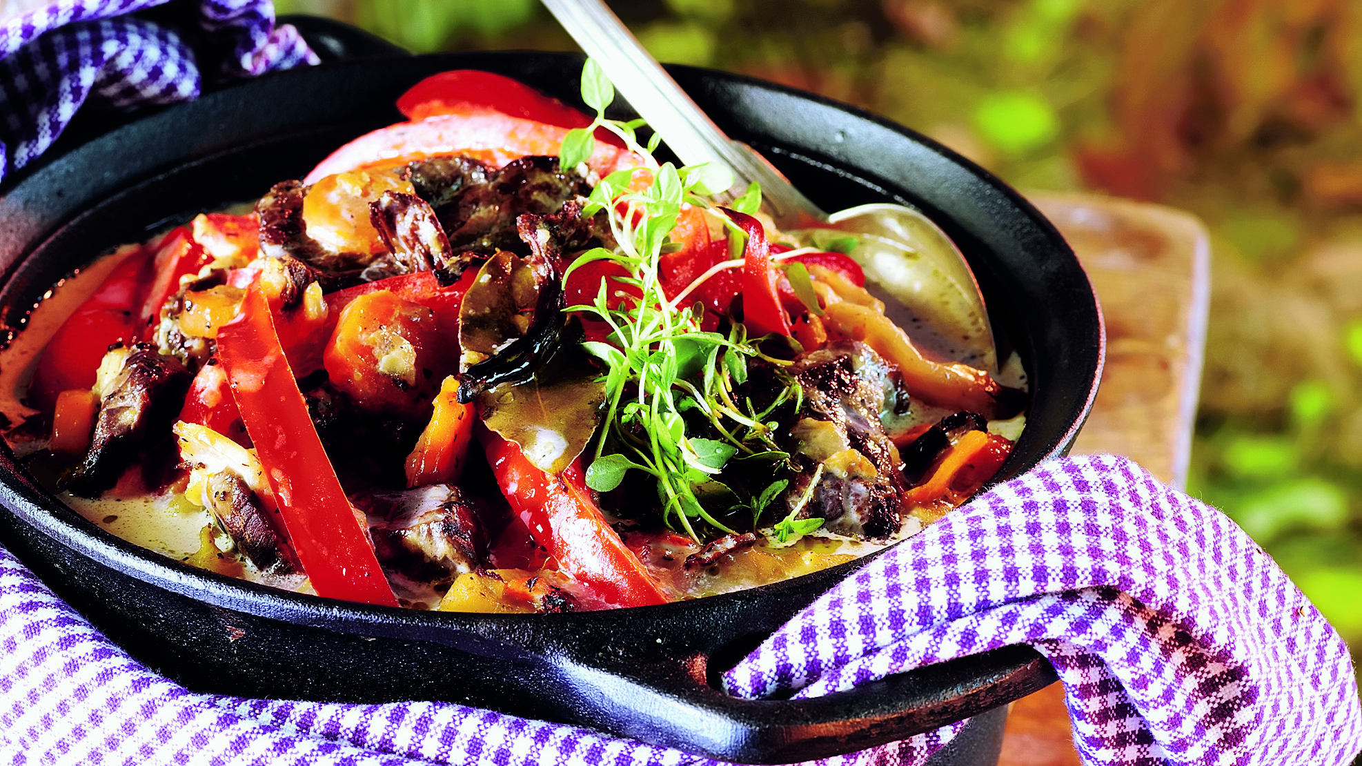 Paprikainen sieni-lihapata