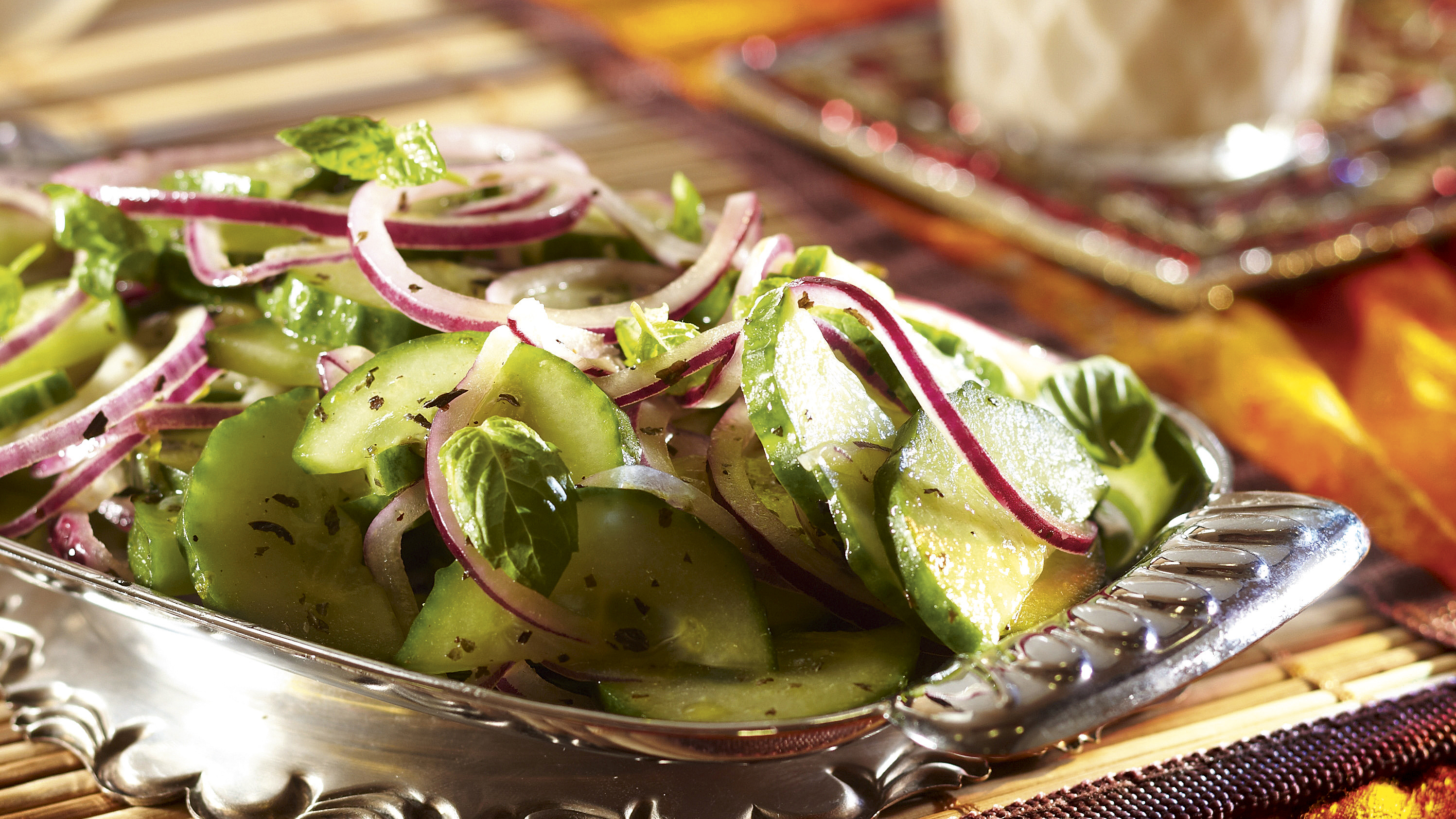 Kurkku-limettisalaatti