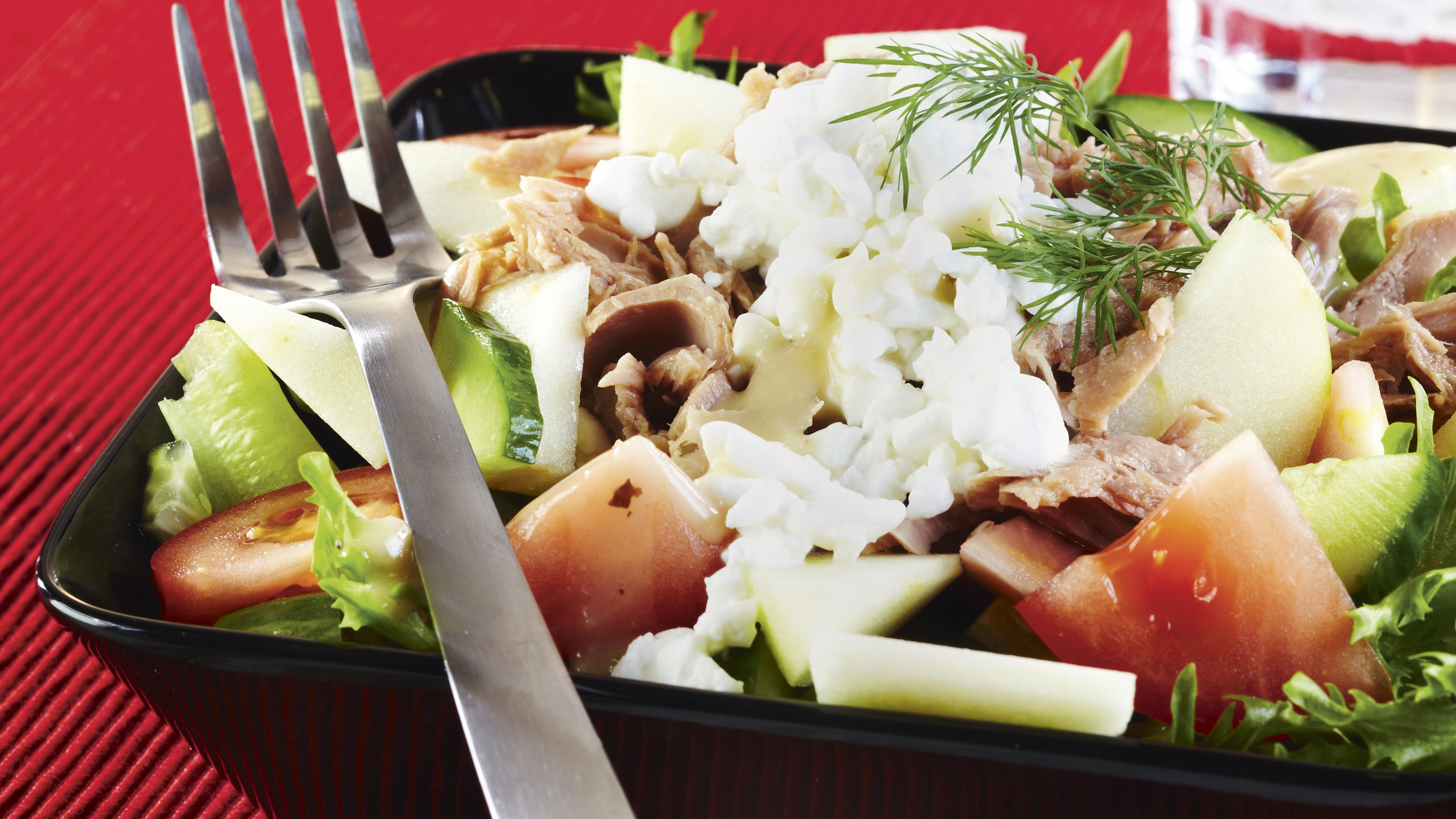 Omenainen tonnikalasalaatti