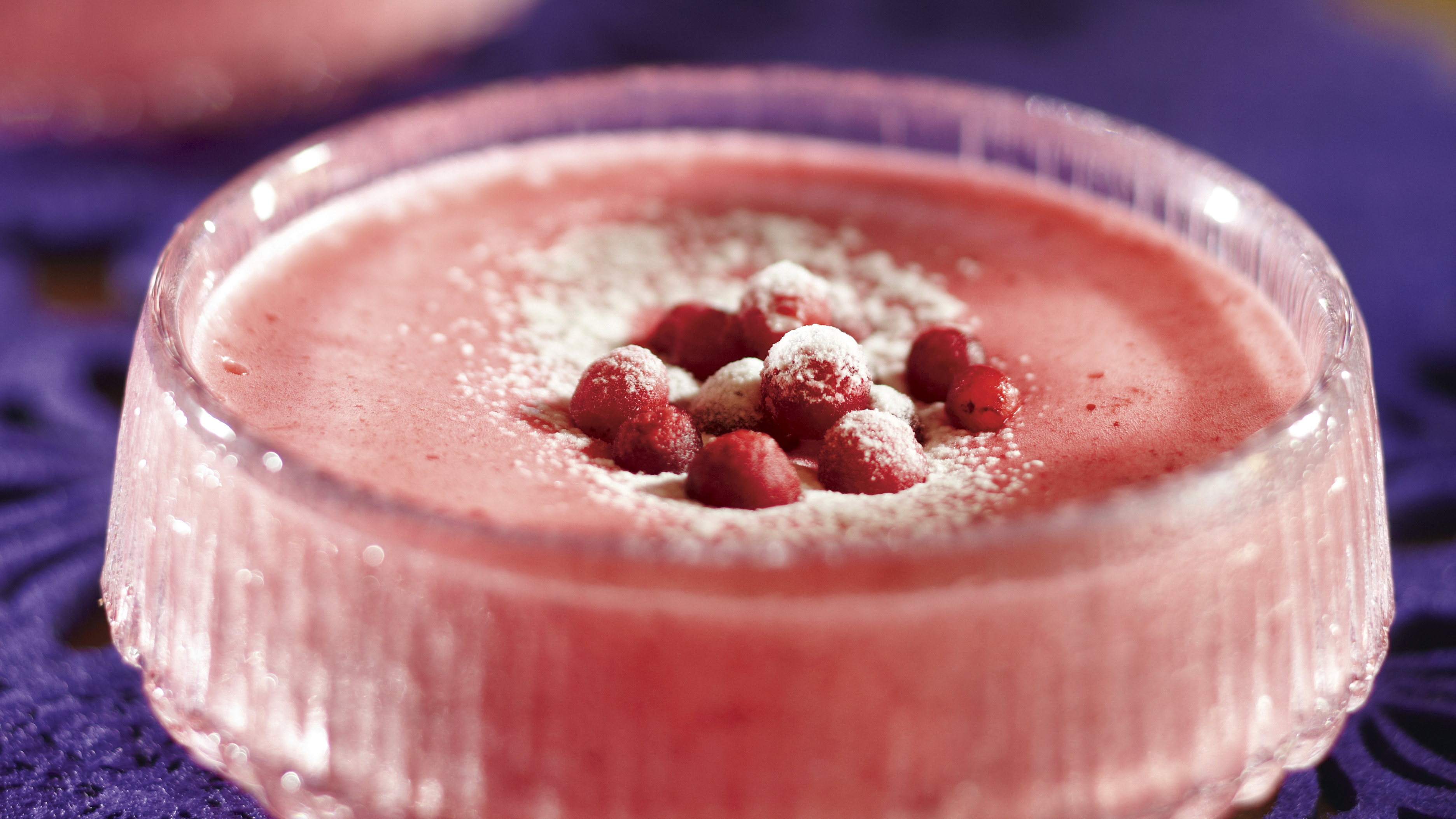 Kevyt puolukkavaahto