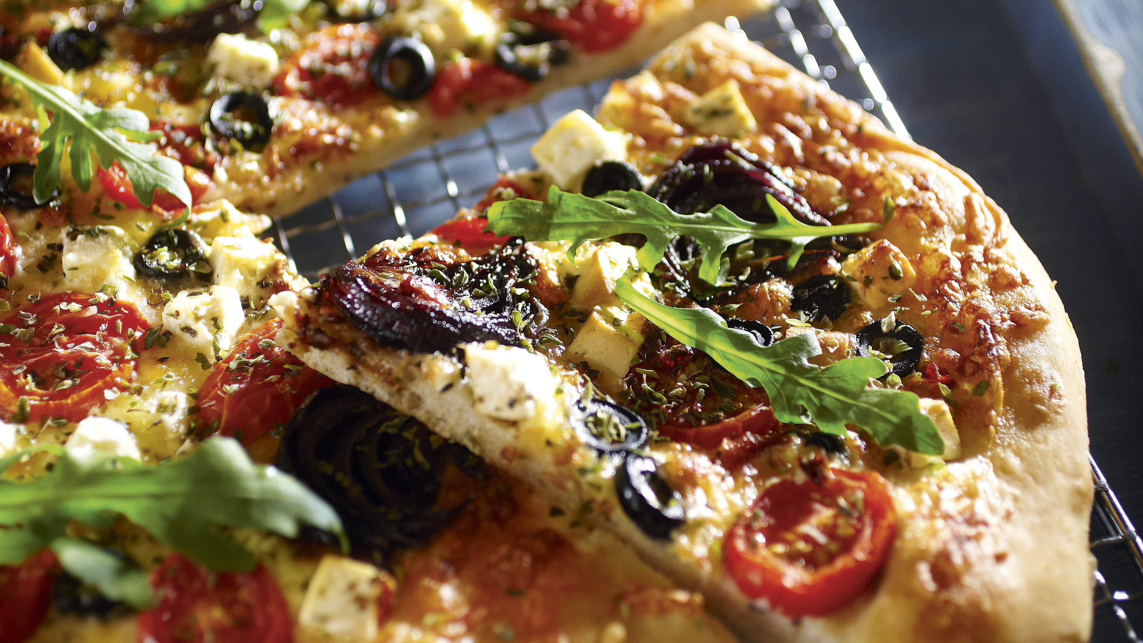 Punasipuli-fetapizza