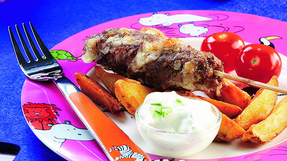 Juustokebakot ja kurkkukastike