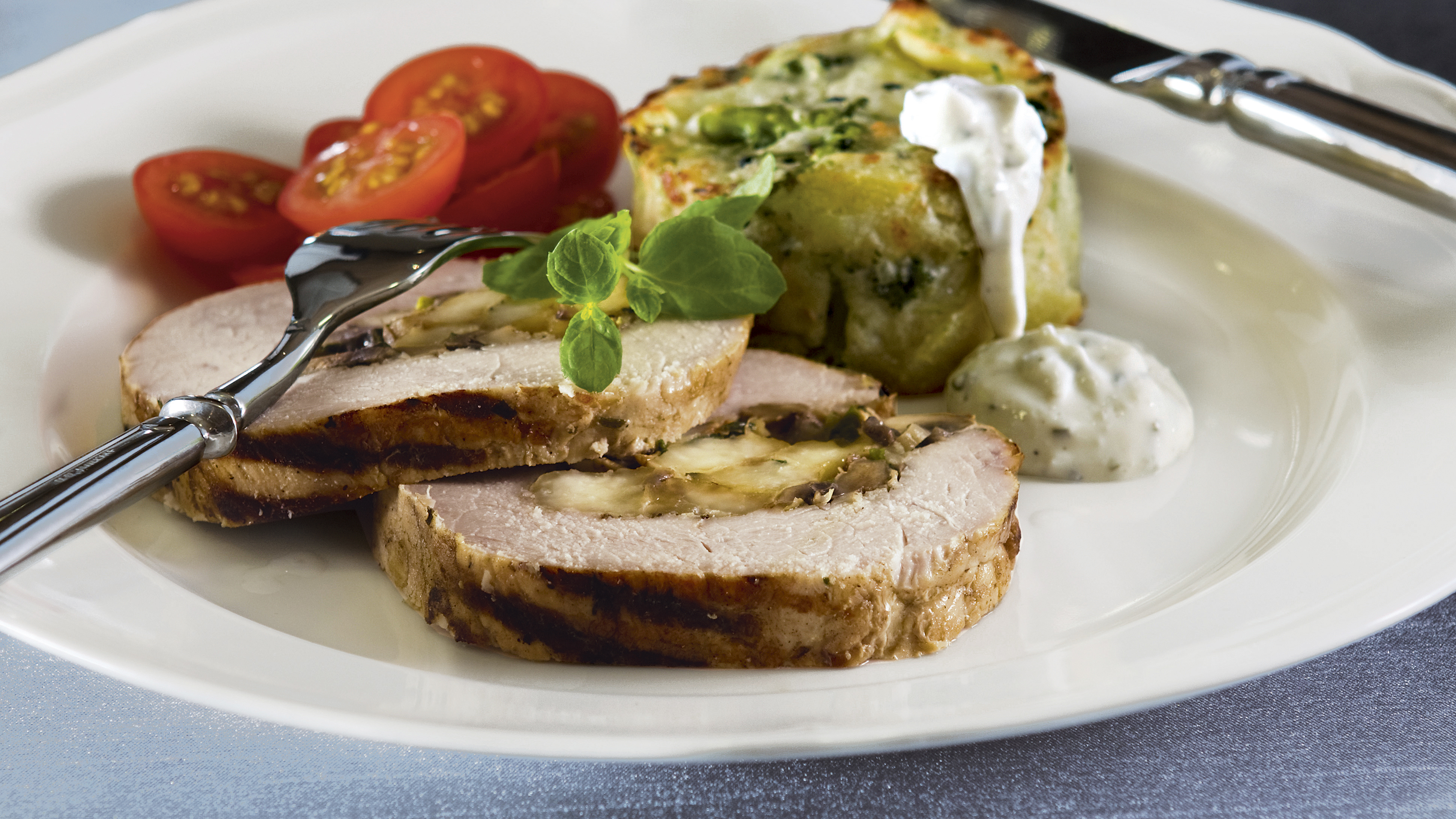 Halloumi-sienitäytteinen possunfilee