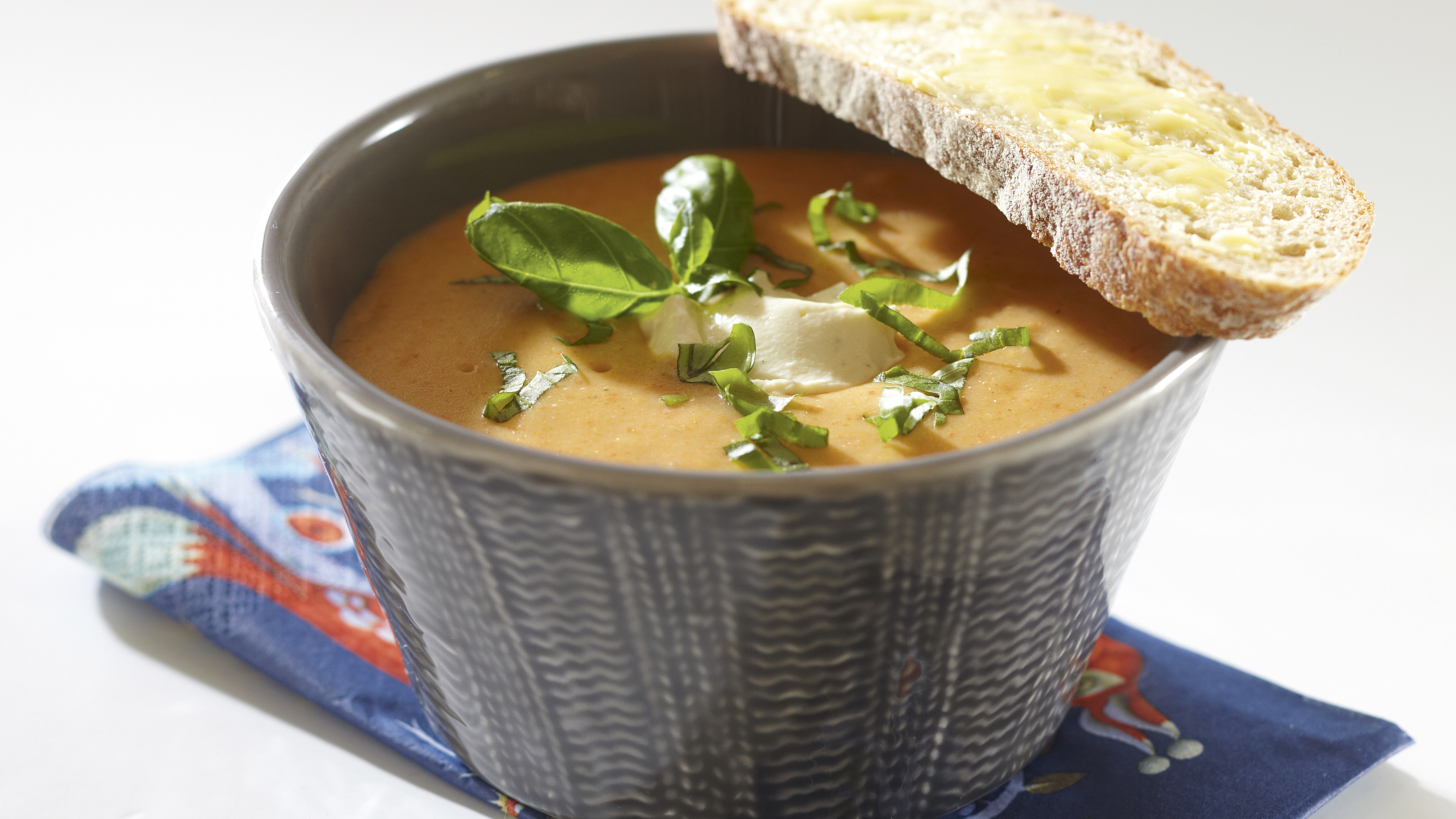 Lempeä kasvissosekeitto