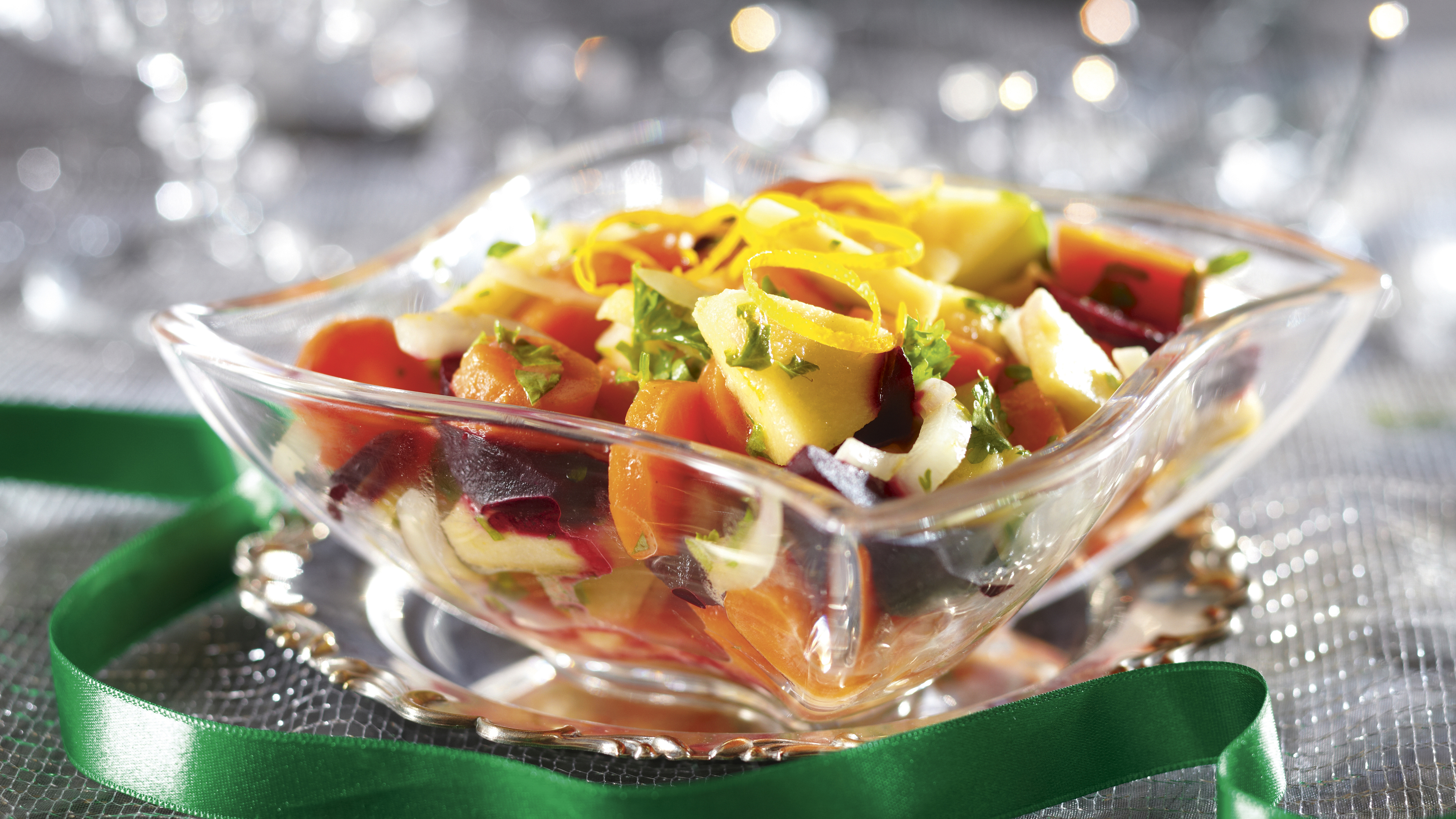 Appelsiinimarinoitu juuressalaatti