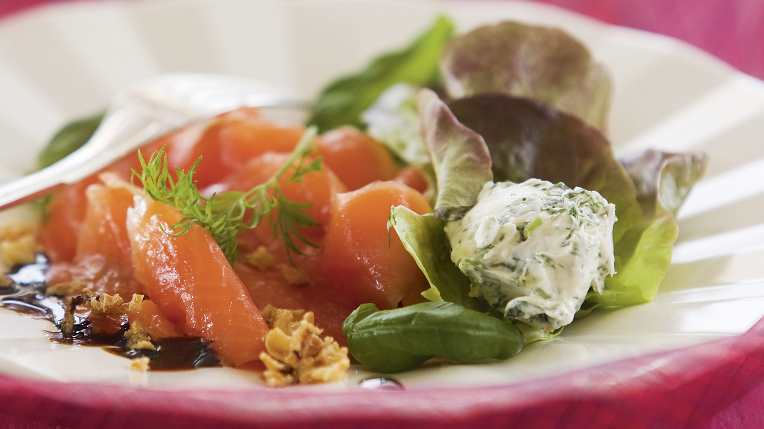 Graavilohta ja balsamicokastiketta