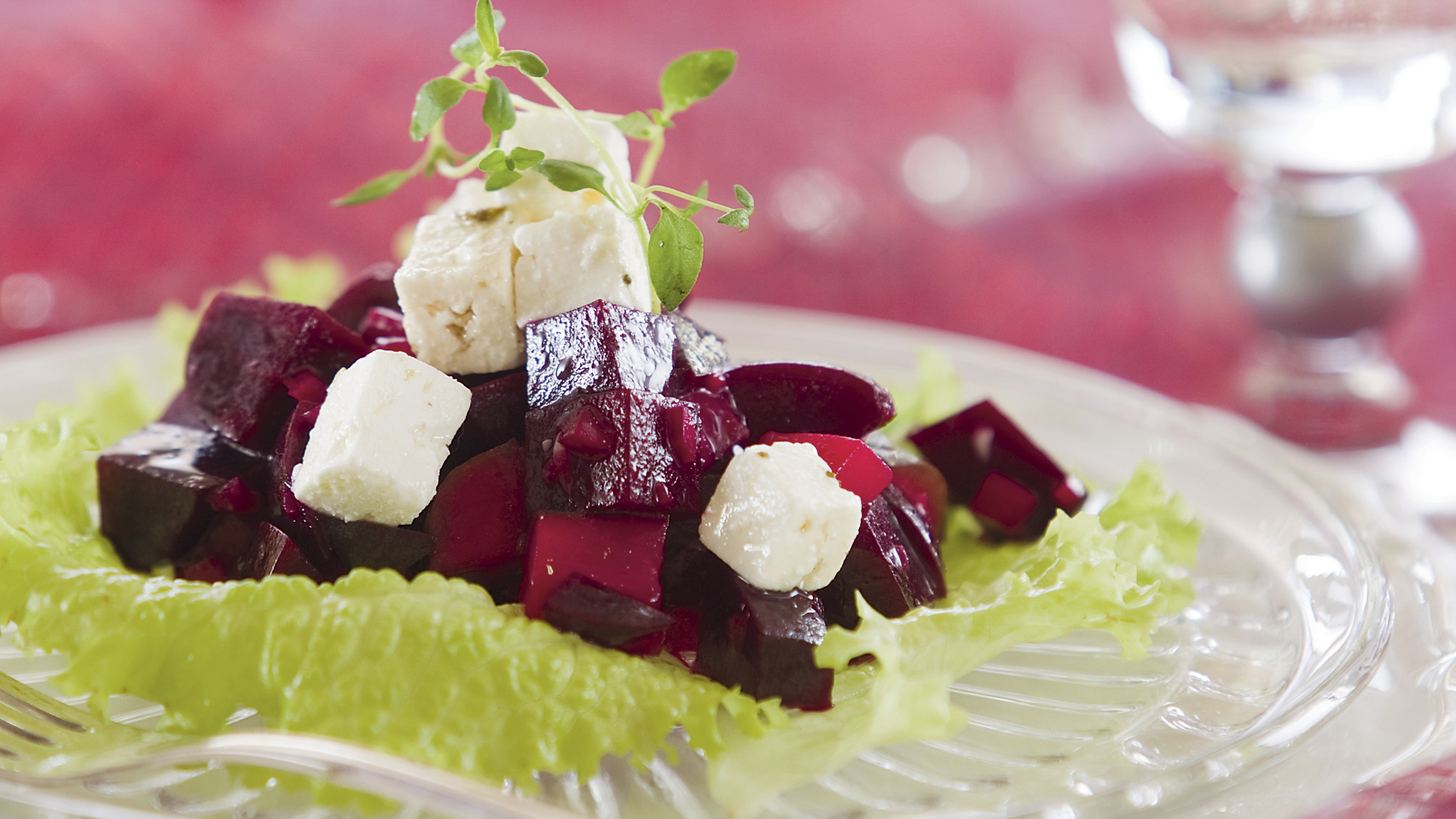 Punajuuri-fetasalaatti